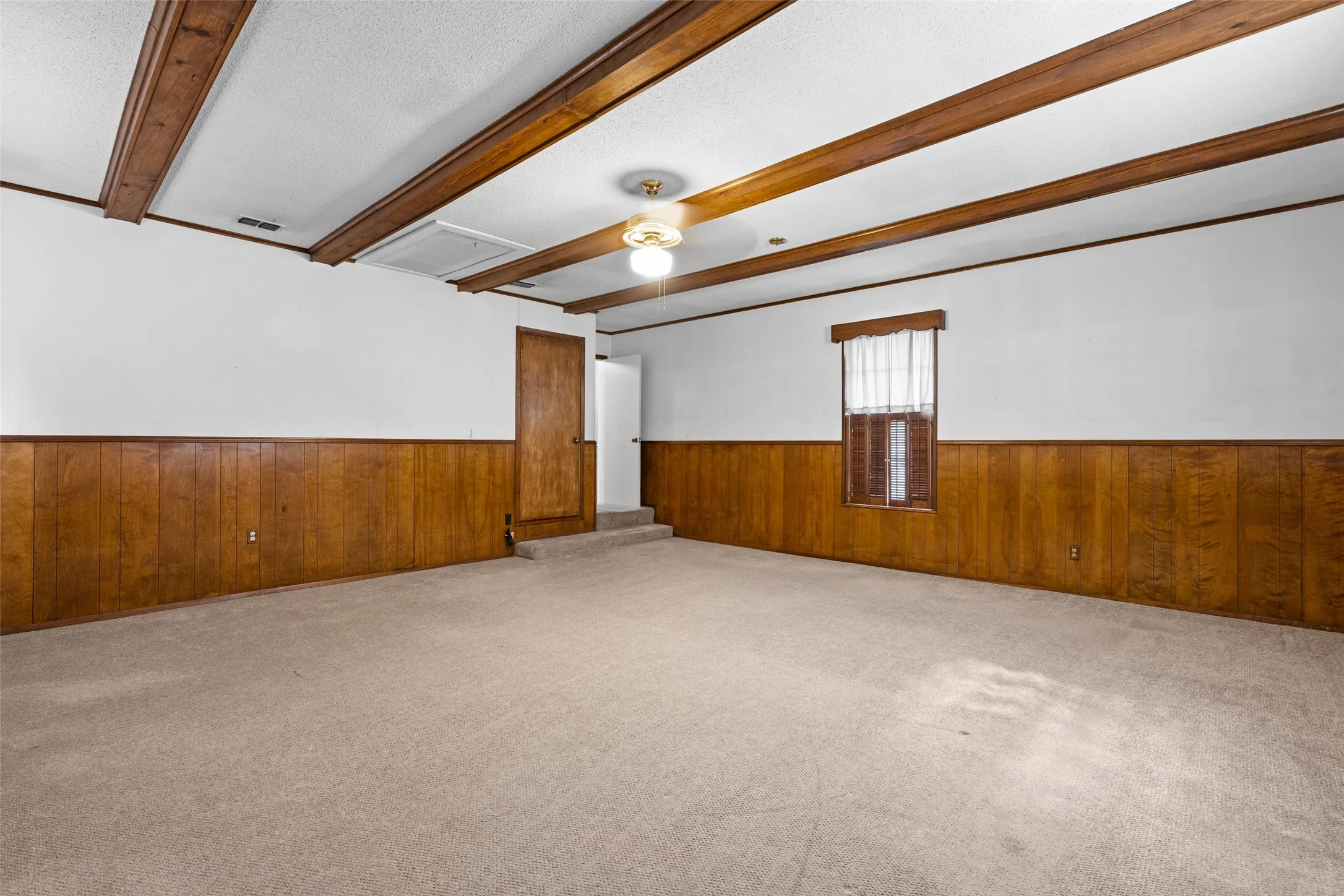 Single Family Residence For Sale in Gregg County , 515 Berkshire Drive, Longview, Texas 75605, 4 Bedroom, 3 Bathroom, Garage spaces, 2,599 Sqft, built in 1970, mls#21387612, Real Estate Agent in Longview, Homes For Sale in Gregg county, Homes For Sale in Longview, Realtor in Longview Texas, Real Estate Brokerage Independent Realty Texas, Luminita Cordes Realtor