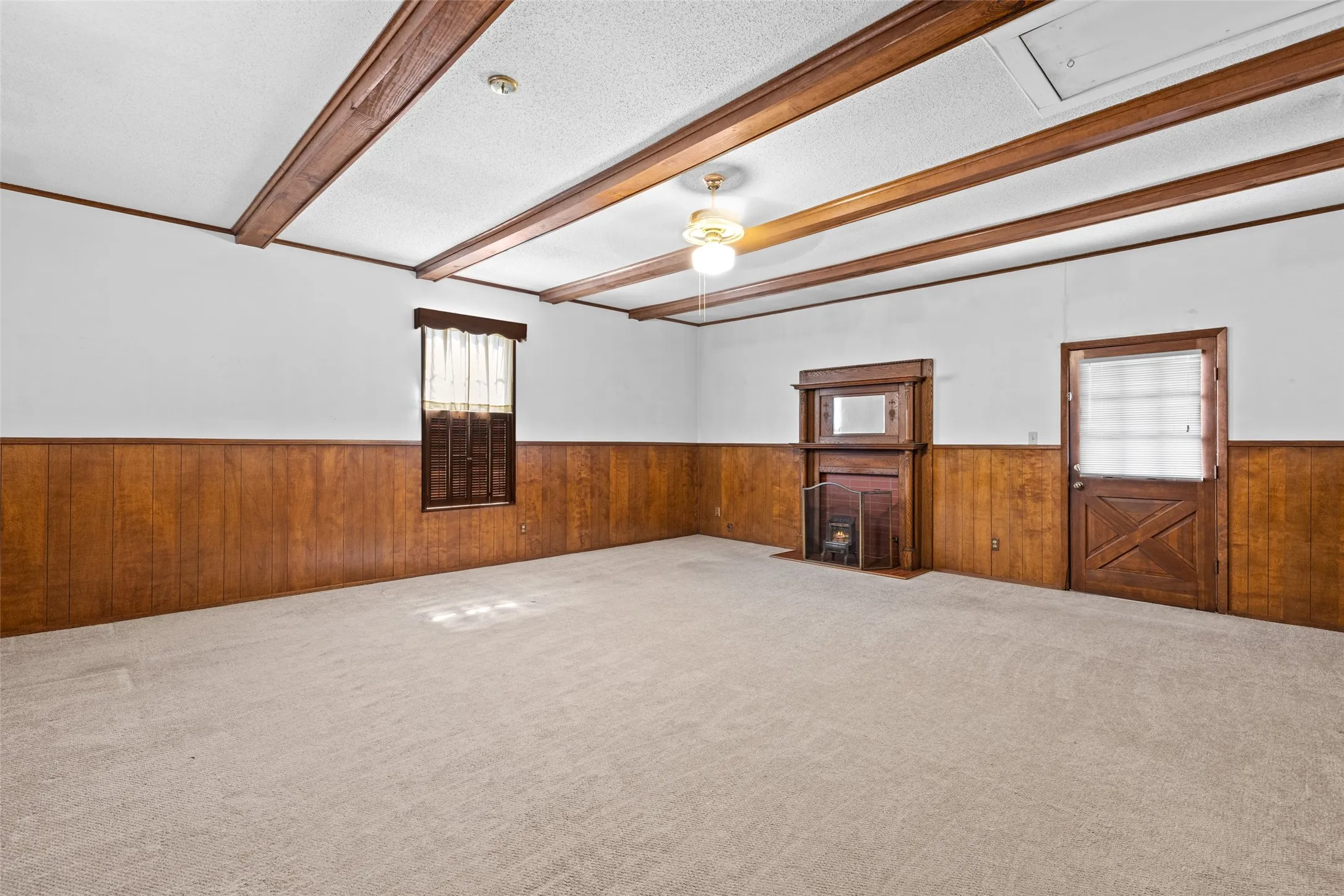Single Family Residence For Sale in Gregg County , 515 Berkshire Drive, Longview, Texas 75605, 4 Bedroom, 3 Bathroom, Garage spaces, 2,599 Sqft, built in 1970, mls#21387612, Real Estate Agent in Longview, Homes For Sale in Gregg county, Homes For Sale in Longview, Realtor in Longview Texas, Real Estate Brokerage Independent Realty Texas, Luminita Cordes Realtor