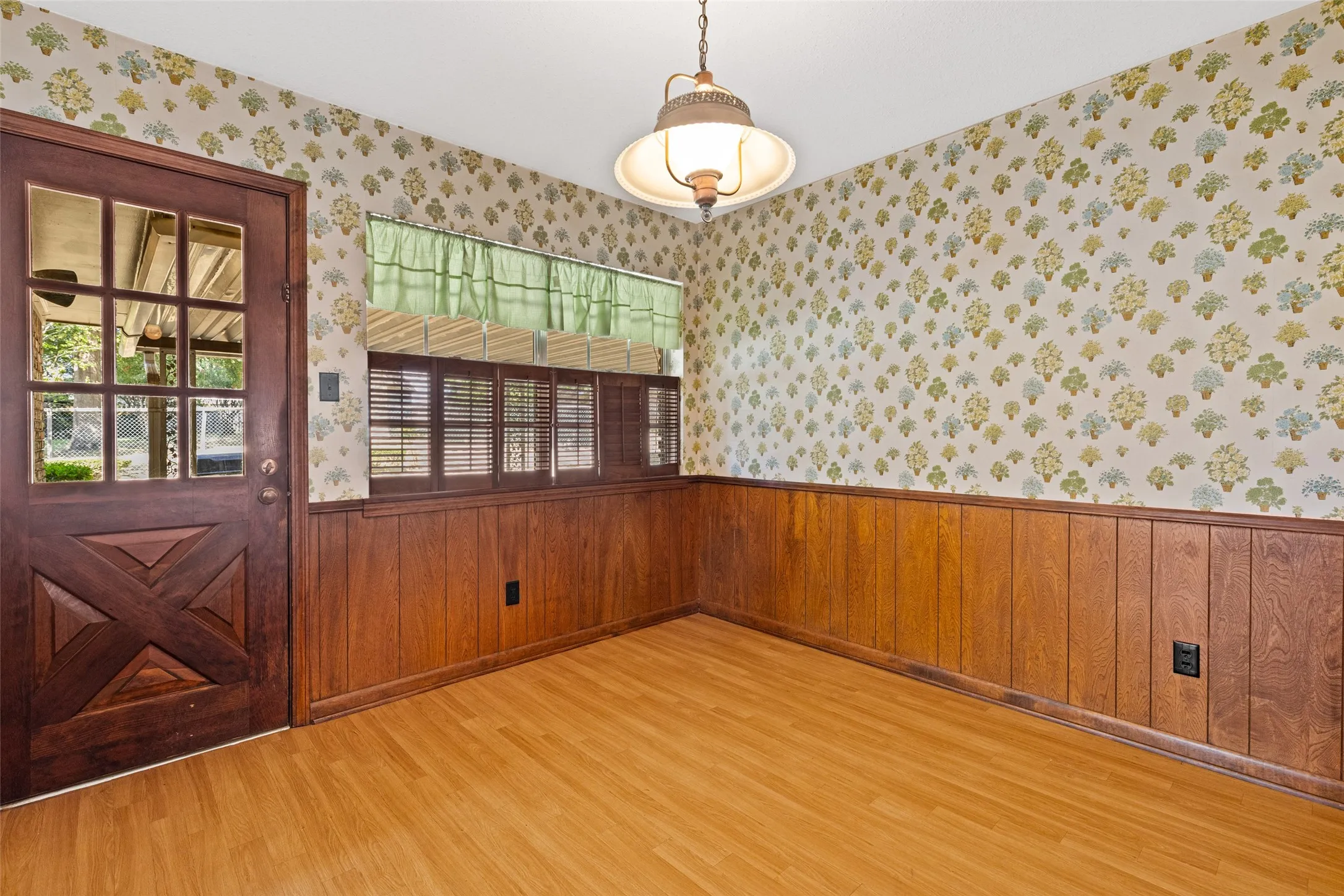 Single Family Residence For Sale in Gregg County , 515 Berkshire Drive, Longview, Texas 75605, 4 Bedroom, 3 Bathroom, Garage spaces, 2,599 Sqft, built in 1970, mls#21387612, Real Estate Agent in Longview, Homes For Sale in Gregg county, Homes For Sale in Longview, Realtor in Longview Texas, Real Estate Brokerage Independent Realty Texas, Luminita Cordes Realtor