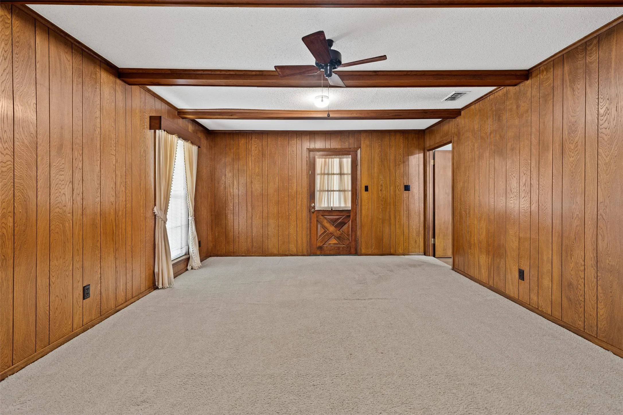 Single Family Residence For Sale in Gregg County , 515 Berkshire Drive, Longview, Texas 75605, 4 Bedroom, 3 Bathroom, Garage spaces, 2,599 Sqft, built in 1970, mls#21387612, Real Estate Agent in Longview, Homes For Sale in Gregg county, Homes For Sale in Longview, Realtor in Longview Texas, Real Estate Brokerage Independent Realty Texas, Luminita Cordes Realtor