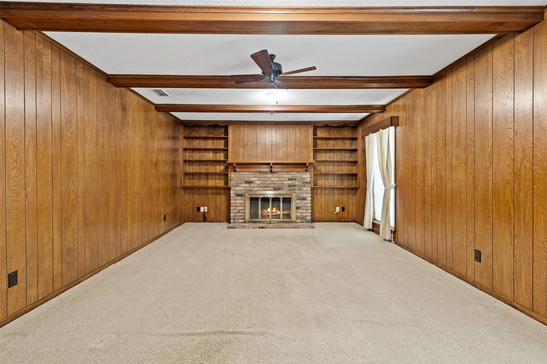Single Family Residence For Sale in Gregg County , 515 Berkshire Drive, Longview, Texas 75605, 4 Bedroom, 3 Bathroom, Garage spaces, 2,599 Sqft, built in 1970, mls#21387612, Real Estate Agent in Longview, Homes For Sale in Gregg county, Homes For Sale in Longview, Realtor in Longview Texas, Real Estate Brokerage Independent Realty Texas, Luminita Cordes Realtor