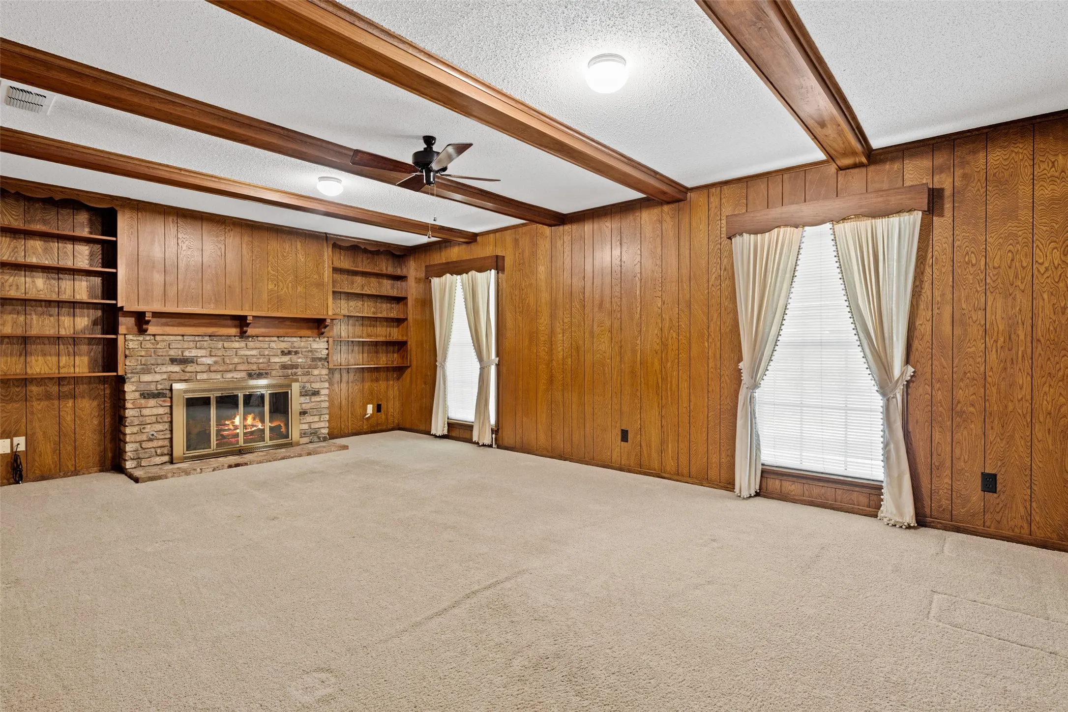 Single Family Residence For Sale in Gregg County , 515 Berkshire Drive, Longview, Texas 75605, 4 Bedroom, 3 Bathroom, Garage spaces, 2,599 Sqft, built in 1970, mls#21387612, Real Estate Agent in Longview, Homes For Sale in Gregg county, Homes For Sale in Longview, Realtor in Longview Texas, Real Estate Brokerage Independent Realty Texas, Luminita Cordes Realtor