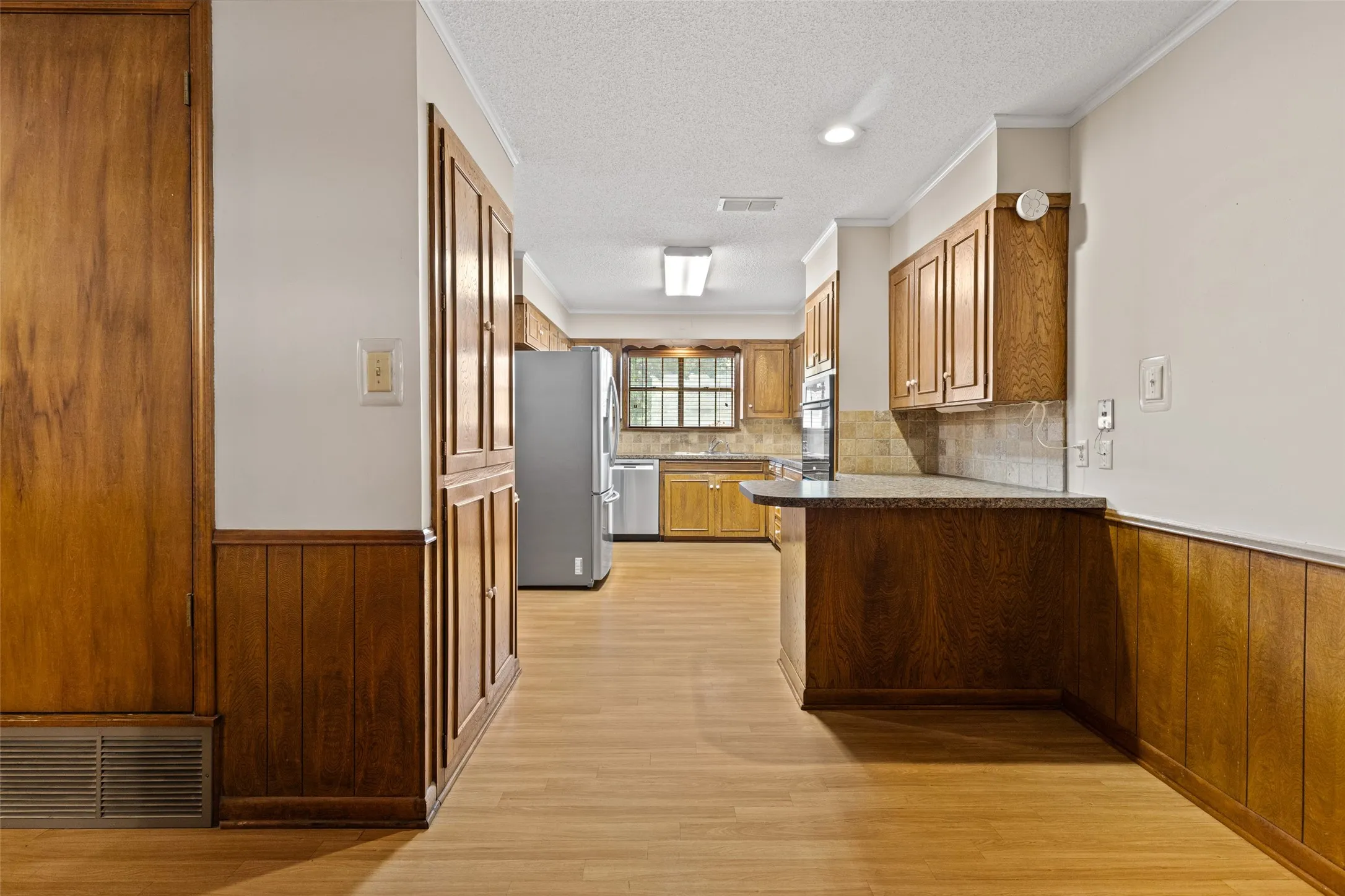 Single Family Residence For Sale in Gregg County , 515 Berkshire Drive, Longview, Texas 75605, 4 Bedroom, 3 Bathroom, Garage spaces, 2,599 Sqft, built in 1970, mls#21387612, Real Estate Agent in Longview, Homes For Sale in Gregg county, Homes For Sale in Longview, Realtor in Longview Texas, Real Estate Brokerage Independent Realty Texas, Luminita Cordes Realtor