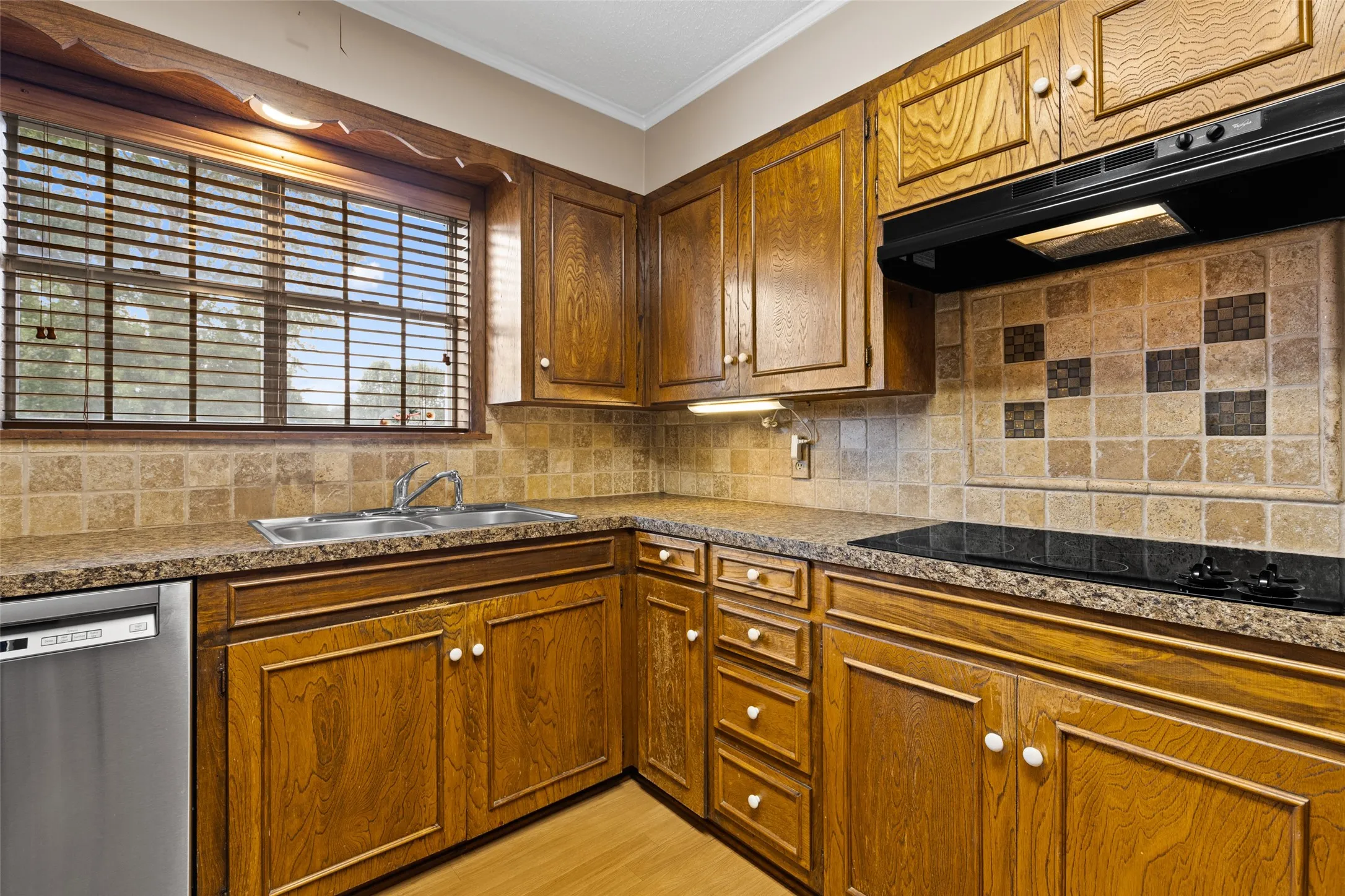 Single Family Residence For Sale in Gregg County , 515 Berkshire Drive, Longview, Texas 75605, 4 Bedroom, 3 Bathroom, Garage spaces, 2,599 Sqft, built in 1970, mls#21387612, Real Estate Agent in Longview, Homes For Sale in Gregg county, Homes For Sale in Longview, Realtor in Longview Texas, Real Estate Brokerage Independent Realty Texas, Luminita Cordes Realtor