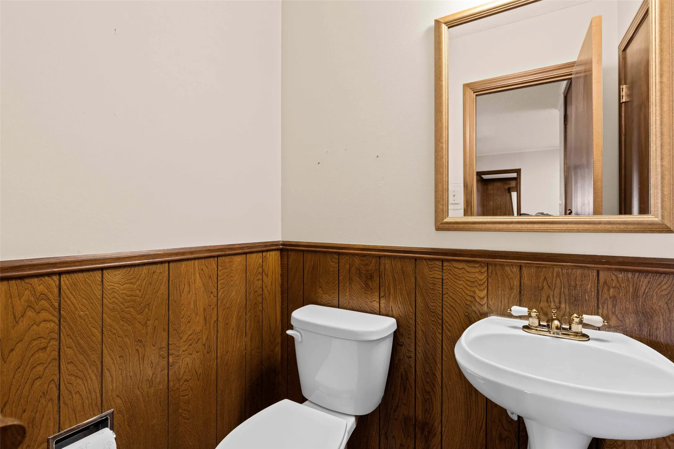 Single Family Residence For Sale in Gregg County , 515 Berkshire Drive, Longview, Texas 75605, 4 Bedroom, 3 Bathroom, Garage spaces, 2,599 Sqft, built in 1970, mls#21387612, Real Estate Agent in Longview, Homes For Sale in Gregg county, Homes For Sale in Longview, Realtor in Longview Texas, Real Estate Brokerage Independent Realty Texas, Luminita Cordes Realtor