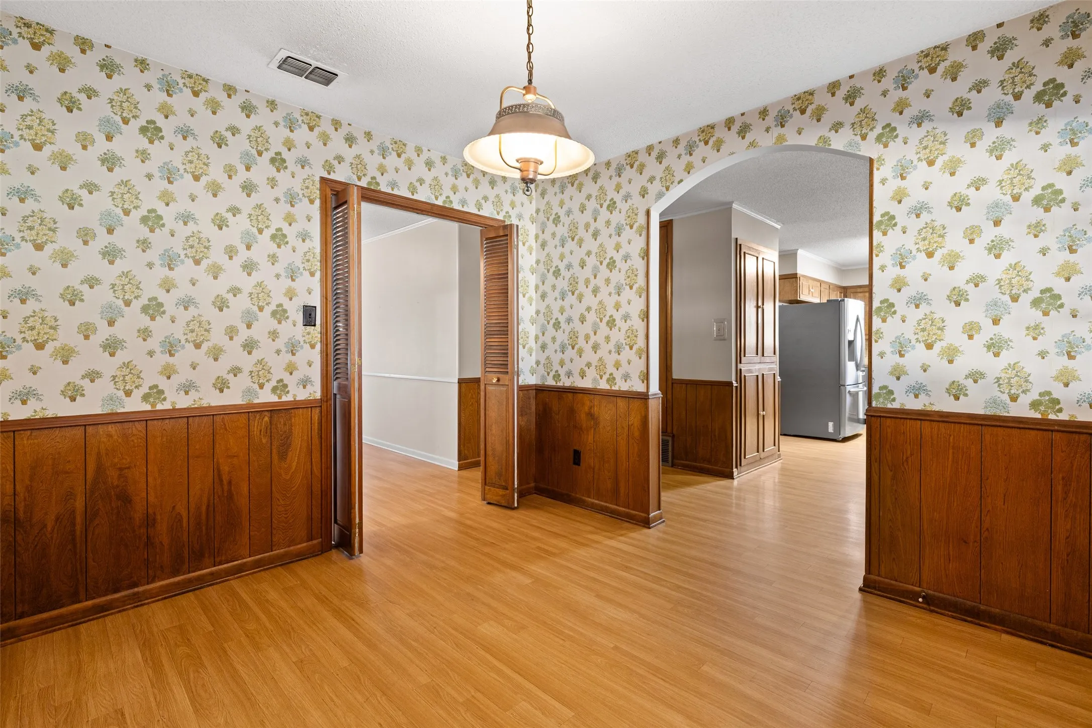 Single Family Residence For Sale in Gregg County , 515 Berkshire Drive, Longview, Texas 75605, 4 Bedroom, 3 Bathroom, Garage spaces, 2,599 Sqft, built in 1970, mls#21387612, Real Estate Agent in Longview, Homes For Sale in Gregg county, Homes For Sale in Longview, Realtor in Longview Texas, Real Estate Brokerage Independent Realty Texas, Luminita Cordes Realtor