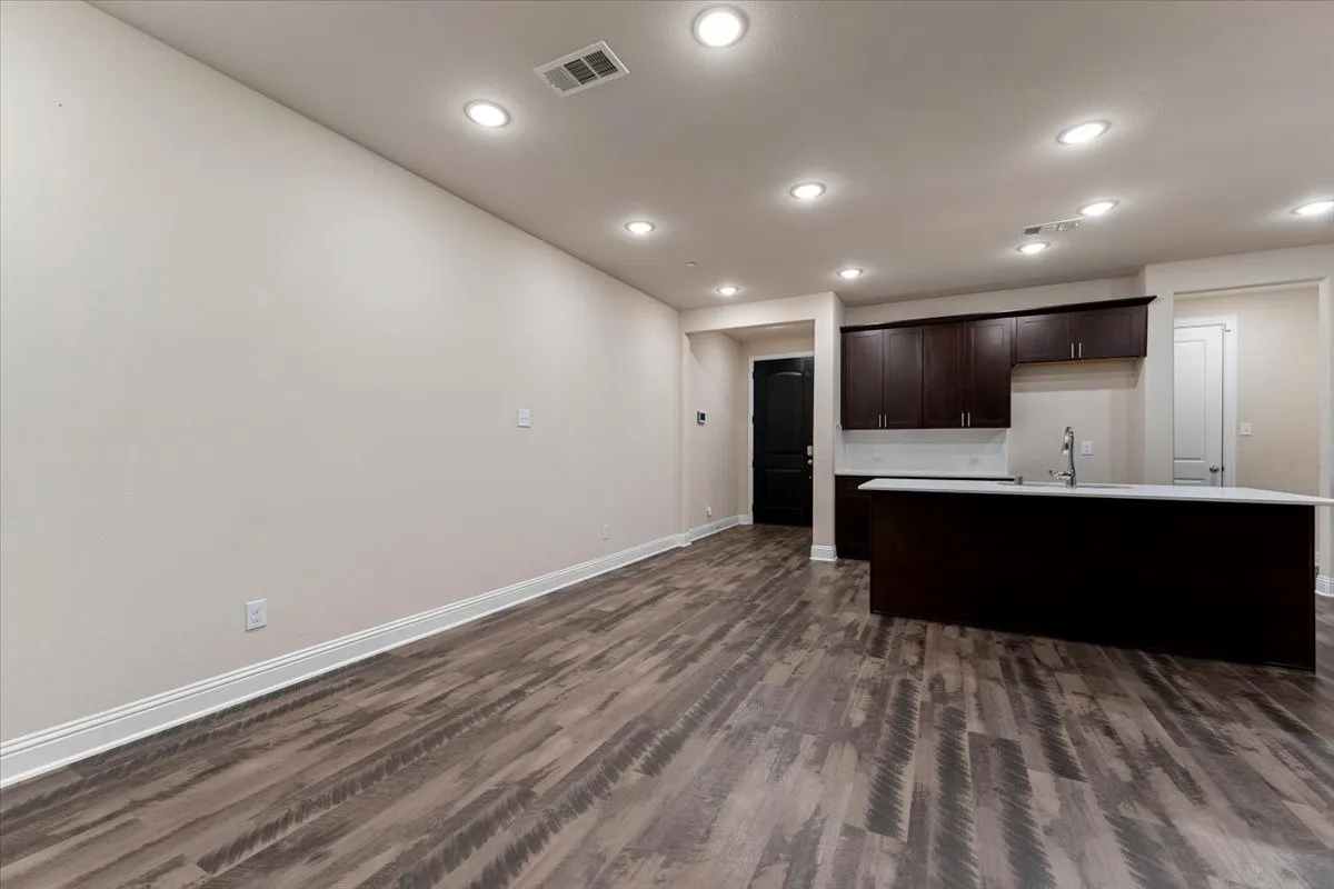 Single Family Residence For Rent in Collin County , 207 Congaree Road, Allen, Texas 75002, 4 Bedroom, 4 Bathroom, 2 Garage spaces, 2,001 Sqft, built in 2020, mls#21387053, Real Estate Agent in Allen, Homes For Rent in Collin county, Homes For Rent in Allen, Realtor in Allen Texas, Real Estate Brokerage Independent Realty Texas, Luminita Cordes Realtor