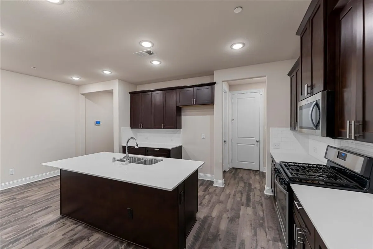 Single Family Residence For Rent in Collin County , 207 Congaree Road, Allen, Texas 75002, 4 Bedroom, 4 Bathroom, 2 Garage spaces, 2,001 Sqft, built in 2020, mls#21387053, Real Estate Agent in Allen, Homes For Rent in Collin county, Homes For Rent in Allen, Realtor in Allen Texas, Real Estate Brokerage Independent Realty Texas, Luminita Cordes Realtor