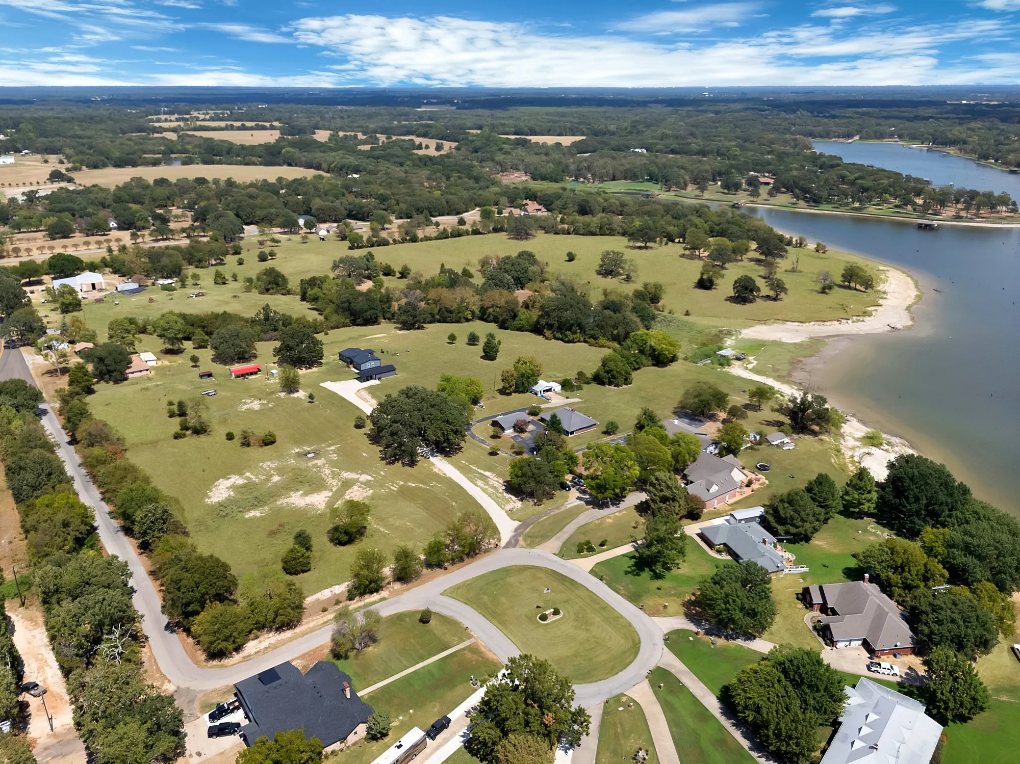 Single Family Residence For Sale in Wood County , 154 Private Road 5926, Yantis, Texas 75497, 2 Bedroom, 2 Bathroom, 3 Garage spaces, 1,915 Sqft, built in 1994, mls#21375709, Real Estate Agent in Yantis, Homes For Sale in Wood county, Homes For Sale in Yantis, Realtor in Yantis Texas, Real Estate Brokerage Independent Realty Texas, Luminita Cordes Realtor