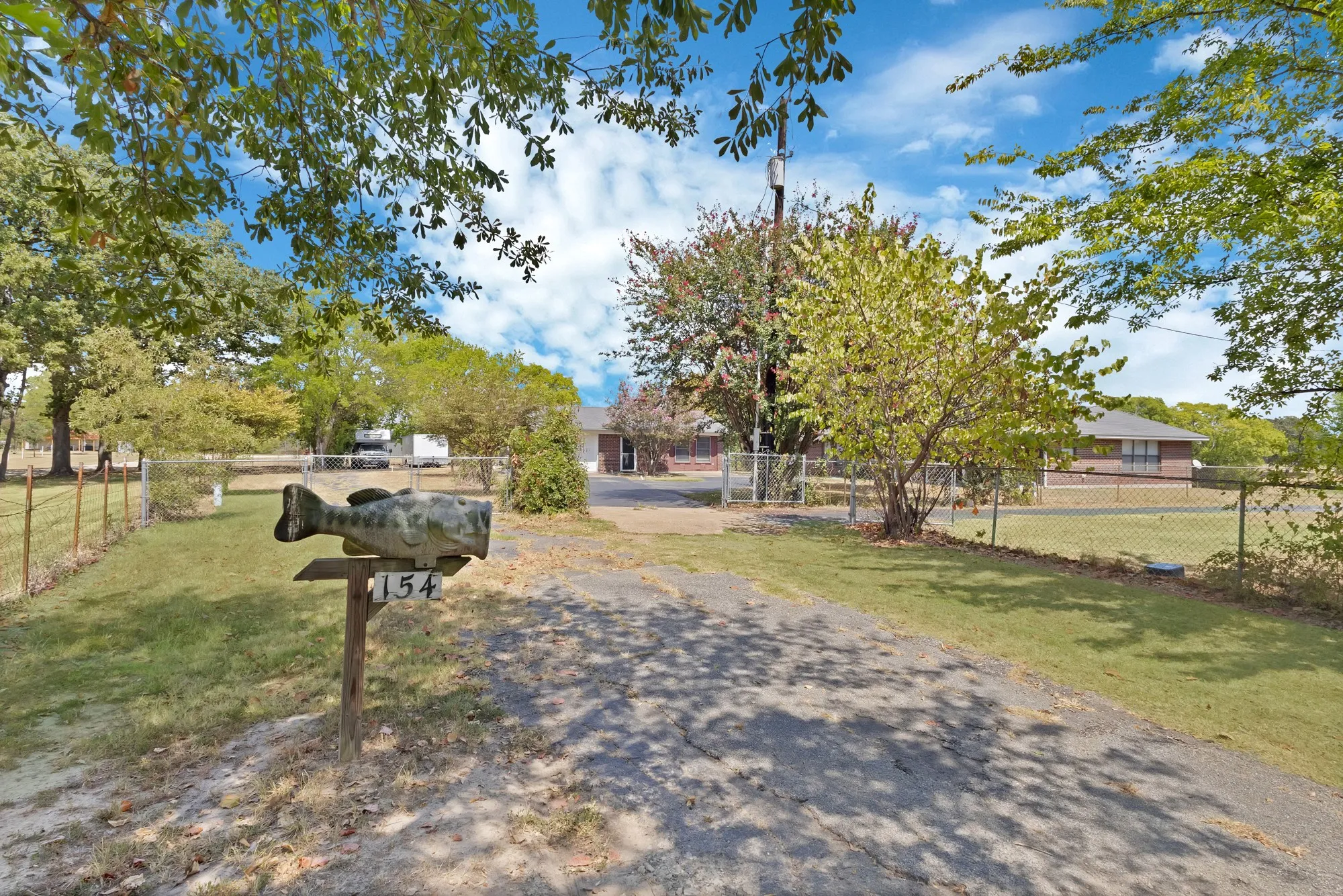 Single Family Residence For Sale in Wood County , 154 Private Road 5926, Yantis, Texas 75497, 2 Bedroom, 2 Bathroom, 3 Garage spaces, 1,915 Sqft, built in 1994, mls#21375709, Real Estate Agent in Yantis, Homes For Sale in Wood county, Homes For Sale in Yantis, Realtor in Yantis Texas, Real Estate Brokerage Independent Realty Texas, Luminita Cordes Realtor