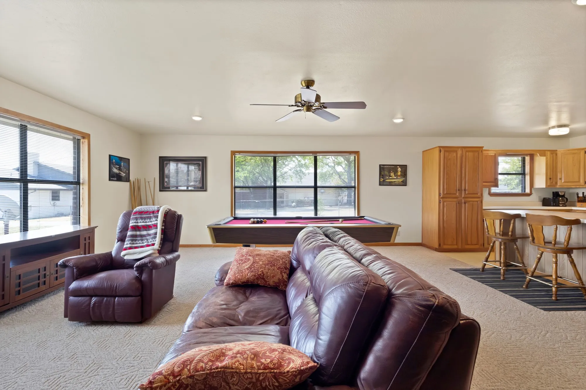 Single Family Residence For Sale in Wood County , 154 Private Road 5926, Yantis, Texas 75497, 2 Bedroom, 2 Bathroom, 3 Garage spaces, 1,915 Sqft, built in 1994, mls#21375709, Real Estate Agent in Yantis, Homes For Sale in Wood county, Homes For Sale in Yantis, Realtor in Yantis Texas, Real Estate Brokerage Independent Realty Texas, Luminita Cordes Realtor