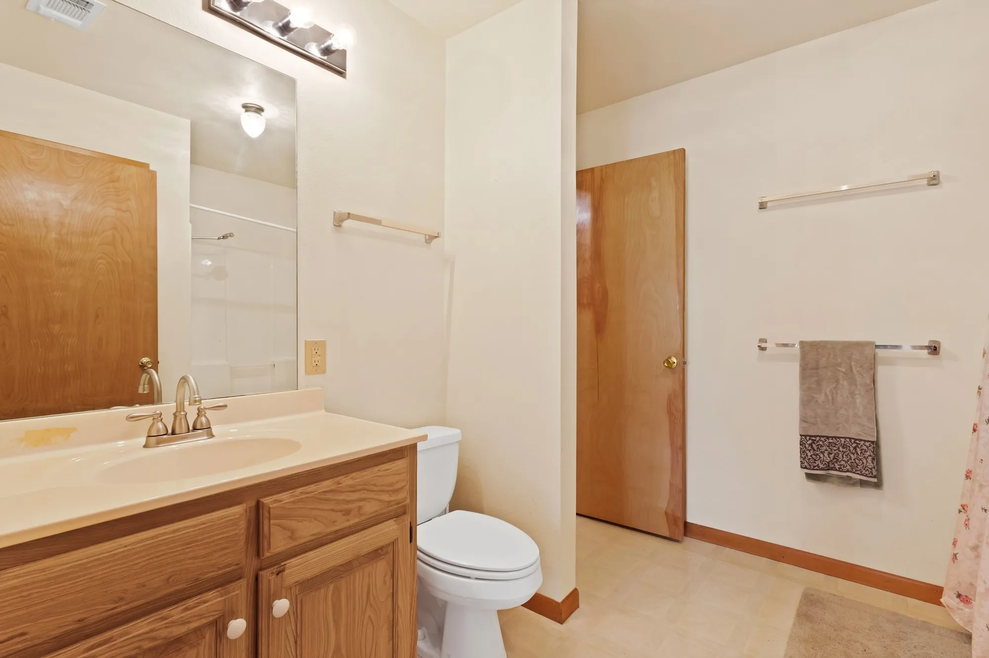 Single Family Residence For Sale in Wood County , 154 Private Road 5926, Yantis, Texas 75497, 2 Bedroom, 2 Bathroom, 3 Garage spaces, 1,915 Sqft, built in 1994, mls#21375709, Real Estate Agent in Yantis, Homes For Sale in Wood county, Homes For Sale in Yantis, Realtor in Yantis Texas, Real Estate Brokerage Independent Realty Texas, Luminita Cordes Realtor
