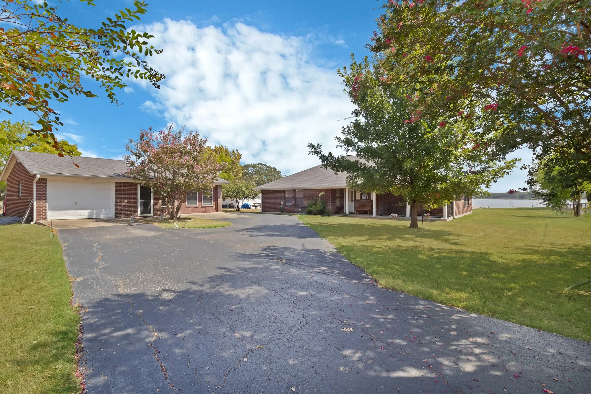 Single Family Residence For Sale in Wood County , 154 Private Road 5926, Yantis, Texas 75497, 2 Bedroom, 2 Bathroom, 3 Garage spaces, 1,915 Sqft, built in 1994, mls#21375709, Real Estate Agent in Yantis, Homes For Sale in Wood county, Homes For Sale in Yantis, Realtor in Yantis Texas, Real Estate Brokerage Independent Realty Texas, Luminita Cordes Realtor