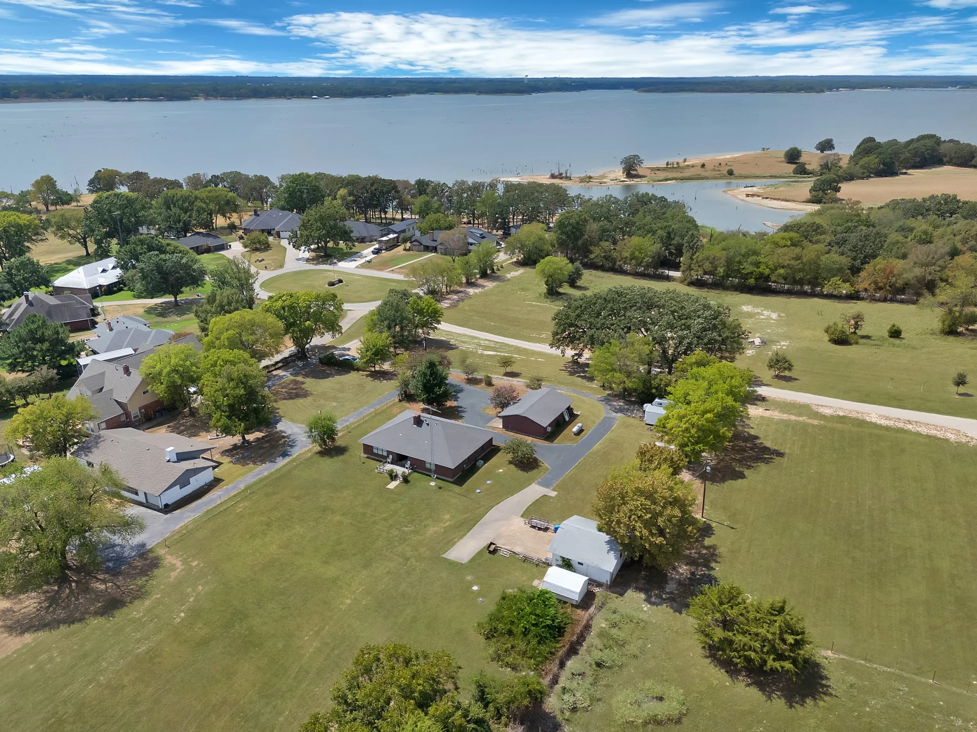 Single Family Residence For Sale in Wood County , 154 Private Road 5926, Yantis, Texas 75497, 2 Bedroom, 2 Bathroom, 3 Garage spaces, 1,915 Sqft, built in 1994, mls#21375709, Real Estate Agent in Yantis, Homes For Sale in Wood county, Homes For Sale in Yantis, Realtor in Yantis Texas, Real Estate Brokerage Independent Realty Texas, Luminita Cordes Realtor