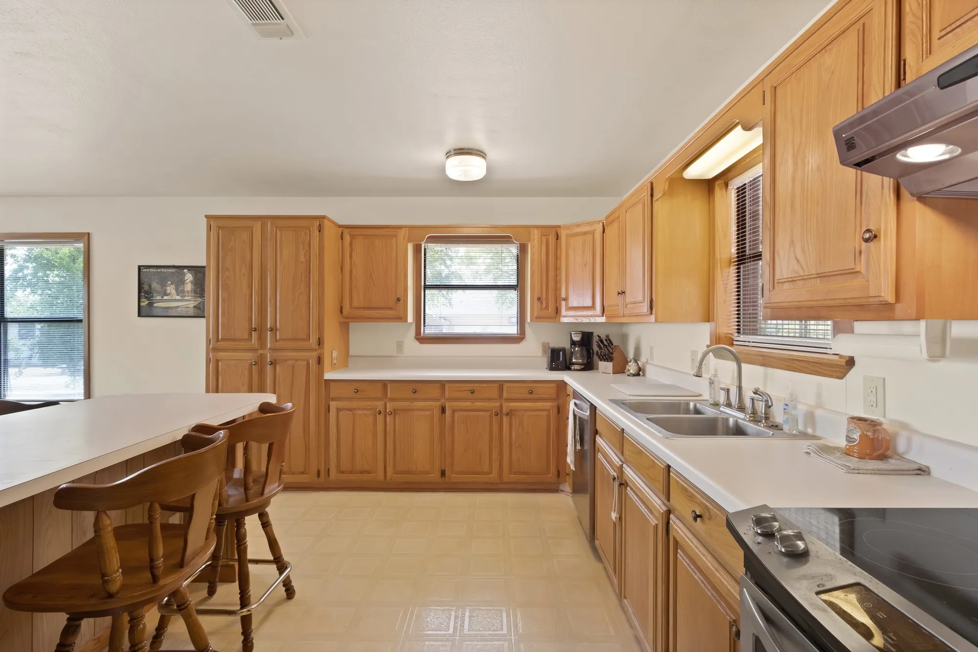 Single Family Residence For Sale in Wood County , 154 Private Road 5926, Yantis, Texas 75497, 2 Bedroom, 2 Bathroom, 3 Garage spaces, 1,915 Sqft, built in 1994, mls#21375709, Real Estate Agent in Yantis, Homes For Sale in Wood county, Homes For Sale in Yantis, Realtor in Yantis Texas, Real Estate Brokerage Independent Realty Texas, Luminita Cordes Realtor