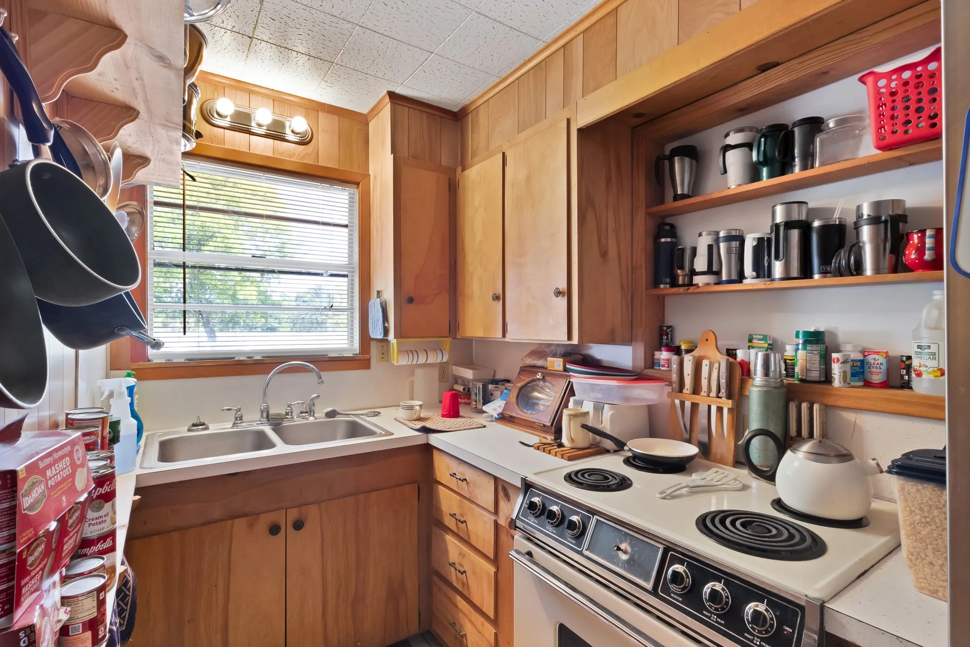 Single Family Residence For Sale in Wood County , 154 Private Road 5926, Yantis, Texas 75497, 2 Bedroom, 2 Bathroom, 3 Garage spaces, 1,915 Sqft, built in 1994, mls#21375709, Real Estate Agent in Yantis, Homes For Sale in Wood county, Homes For Sale in Yantis, Realtor in Yantis Texas, Real Estate Brokerage Independent Realty Texas, Luminita Cordes Realtor