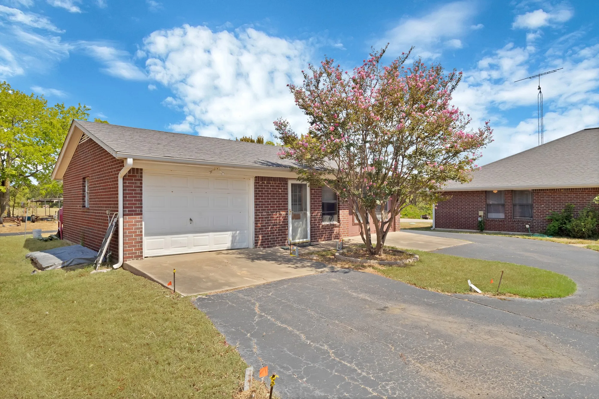 Single Family Residence For Sale in Wood County , 154 Private Road 5926, Yantis, Texas 75497, 2 Bedroom, 2 Bathroom, 3 Garage spaces, 1,915 Sqft, built in 1994, mls#21375709, Real Estate Agent in Yantis, Homes For Sale in Wood county, Homes For Sale in Yantis, Realtor in Yantis Texas, Real Estate Brokerage Independent Realty Texas, Luminita Cordes Realtor