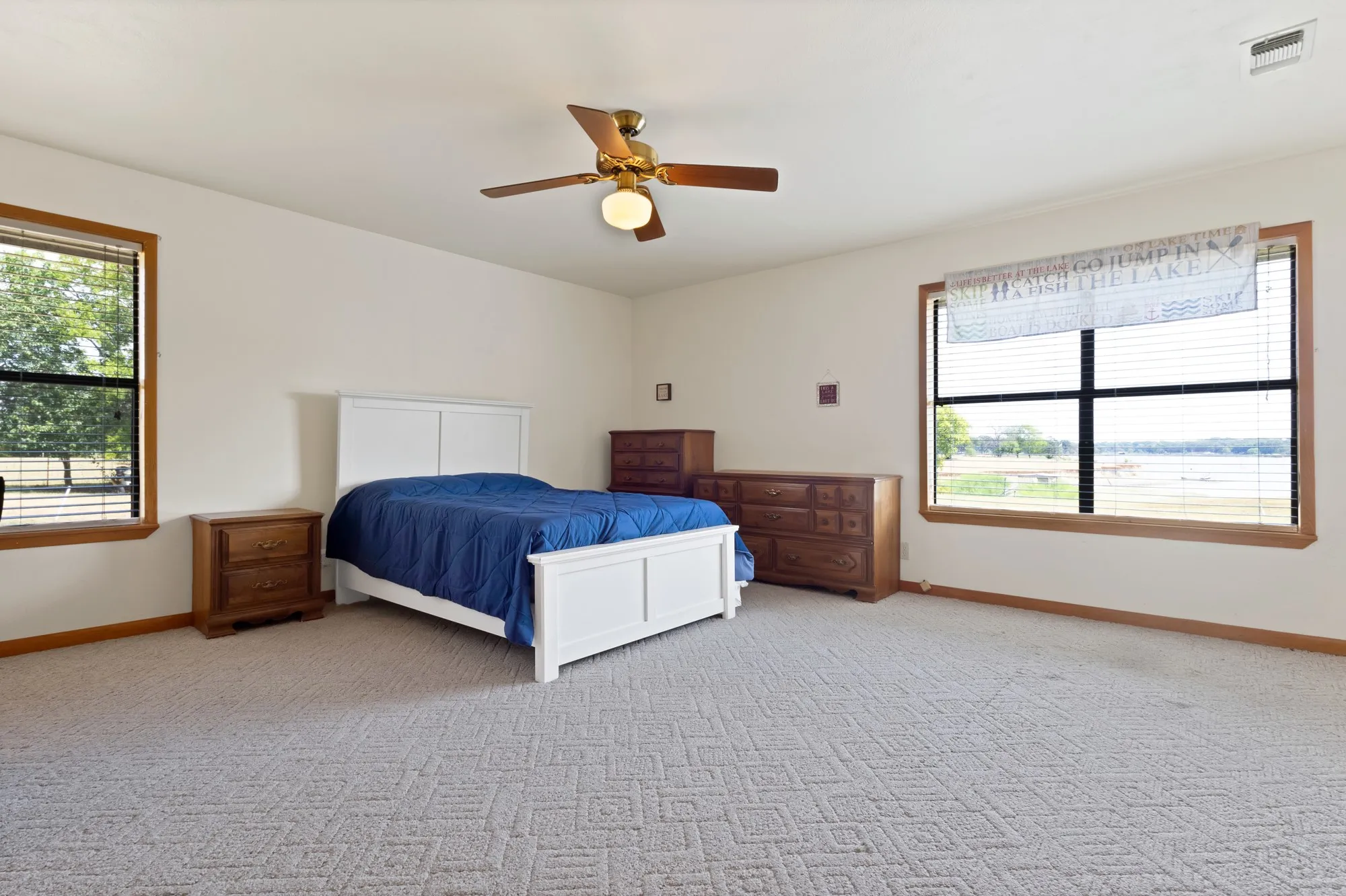 Single Family Residence For Sale in Wood County , 154 Private Road 5926, Yantis, Texas 75497, 2 Bedroom, 2 Bathroom, 3 Garage spaces, 1,915 Sqft, built in 1994, mls#21375709, Real Estate Agent in Yantis, Homes For Sale in Wood county, Homes For Sale in Yantis, Realtor in Yantis Texas, Real Estate Brokerage Independent Realty Texas, Luminita Cordes Realtor