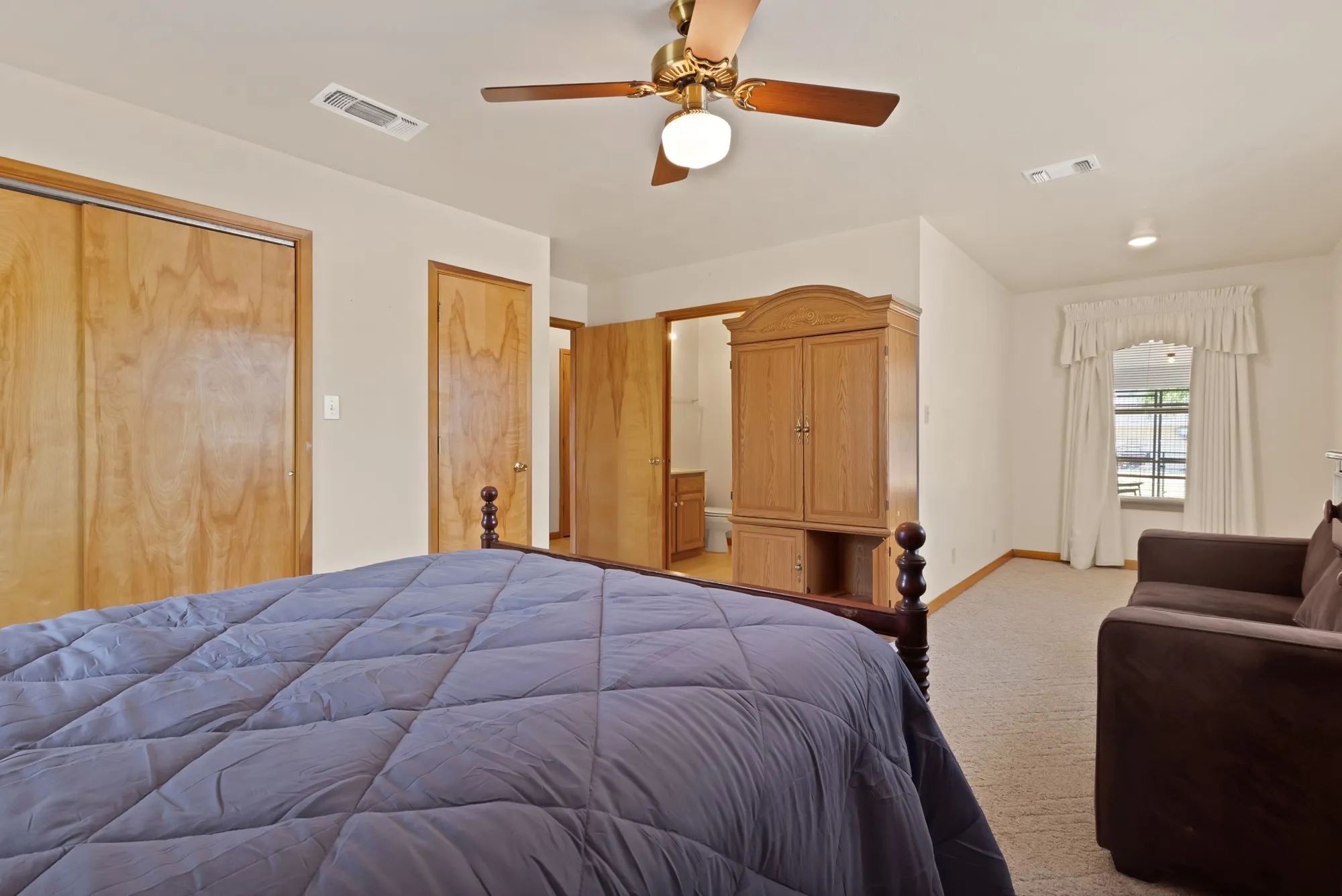 Single Family Residence For Sale in Wood County , 154 Private Road 5926, Yantis, Texas 75497, 2 Bedroom, 2 Bathroom, 3 Garage spaces, 1,915 Sqft, built in 1994, mls#21375709, Real Estate Agent in Yantis, Homes For Sale in Wood county, Homes For Sale in Yantis, Realtor in Yantis Texas, Real Estate Brokerage Independent Realty Texas, Luminita Cordes Realtor