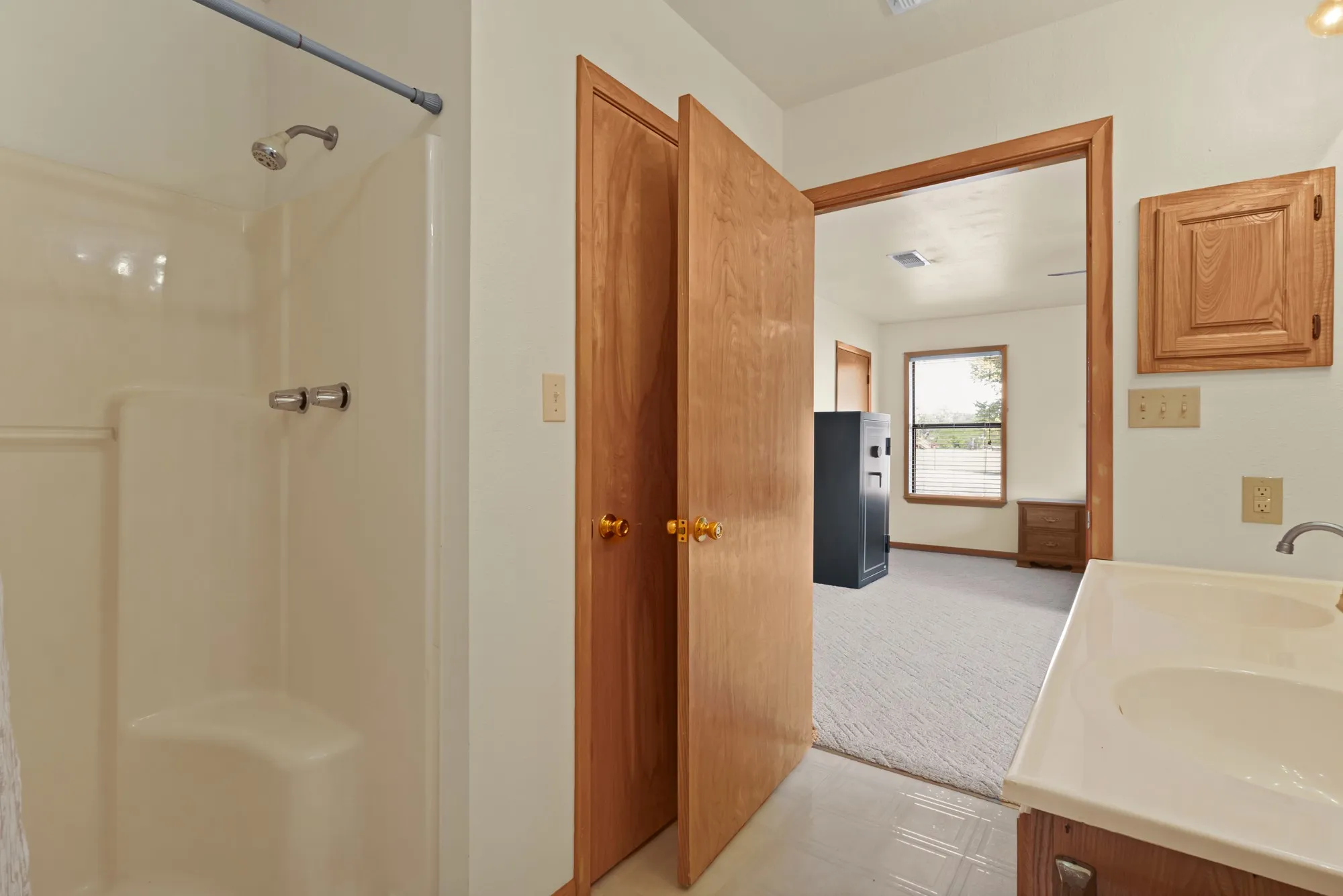 Single Family Residence For Sale in Wood County , 154 Private Road 5926, Yantis, Texas 75497, 2 Bedroom, 2 Bathroom, 3 Garage spaces, 1,915 Sqft, built in 1994, mls#21375709, Real Estate Agent in Yantis, Homes For Sale in Wood county, Homes For Sale in Yantis, Realtor in Yantis Texas, Real Estate Brokerage Independent Realty Texas, Luminita Cordes Realtor