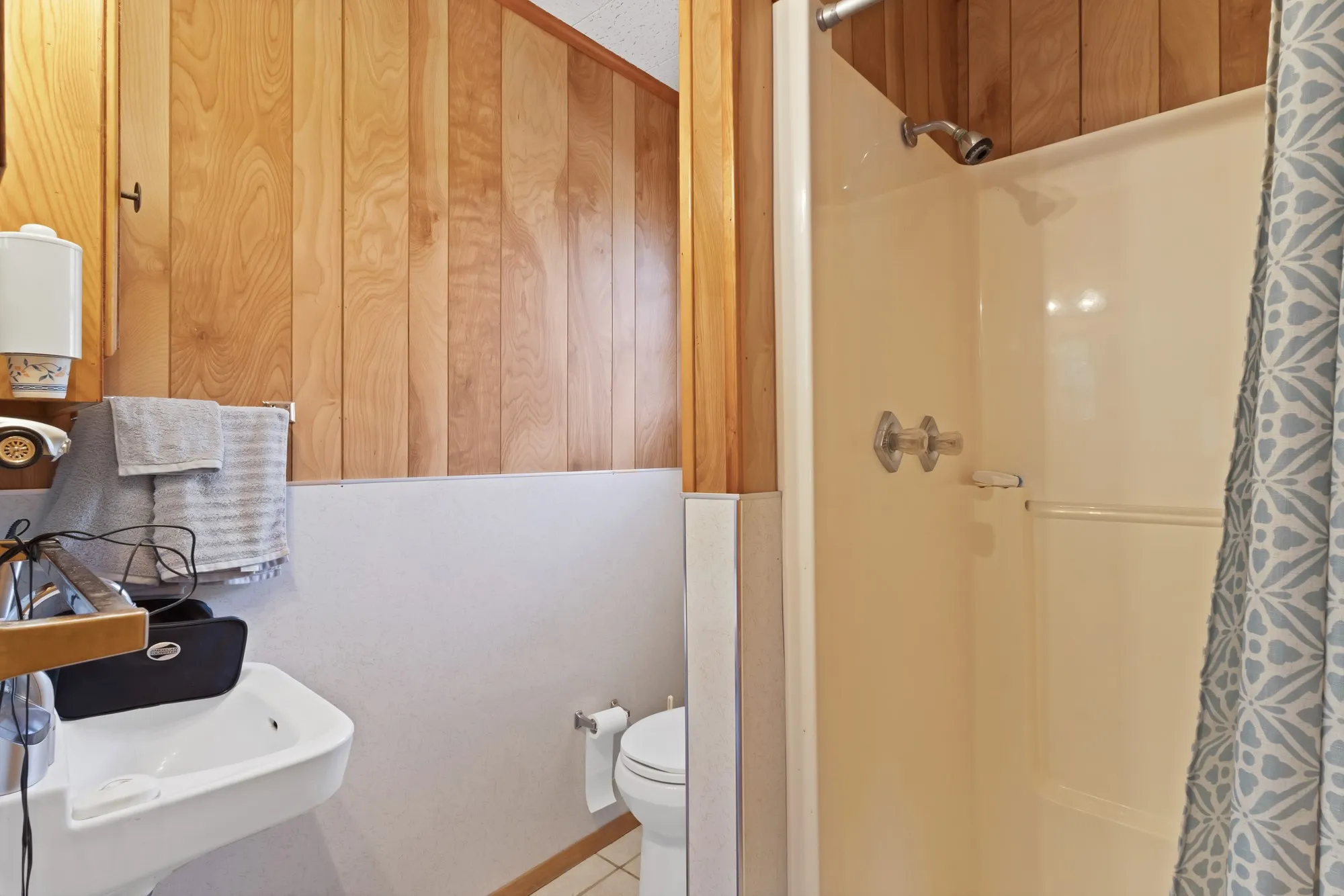 Single Family Residence For Sale in Wood County , 154 Private Road 5926, Yantis, Texas 75497, 2 Bedroom, 2 Bathroom, 3 Garage spaces, 1,915 Sqft, built in 1994, mls#21375709, Real Estate Agent in Yantis, Homes For Sale in Wood county, Homes For Sale in Yantis, Realtor in Yantis Texas, Real Estate Brokerage Independent Realty Texas, Luminita Cordes Realtor