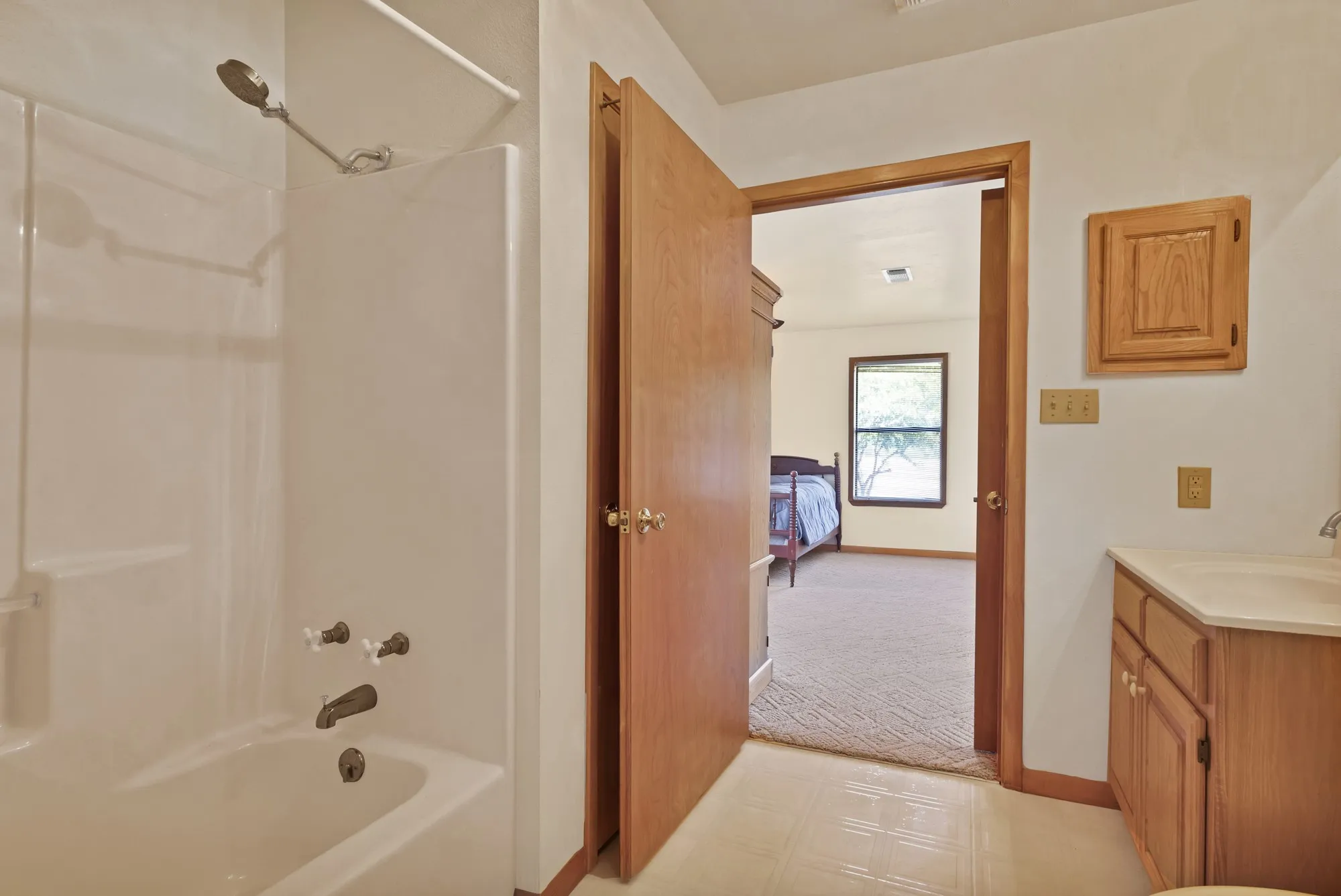 Single Family Residence For Sale in Wood County , 154 Private Road 5926, Yantis, Texas 75497, 2 Bedroom, 2 Bathroom, 3 Garage spaces, 1,915 Sqft, built in 1994, mls#21375709, Real Estate Agent in Yantis, Homes For Sale in Wood county, Homes For Sale in Yantis, Realtor in Yantis Texas, Real Estate Brokerage Independent Realty Texas, Luminita Cordes Realtor
