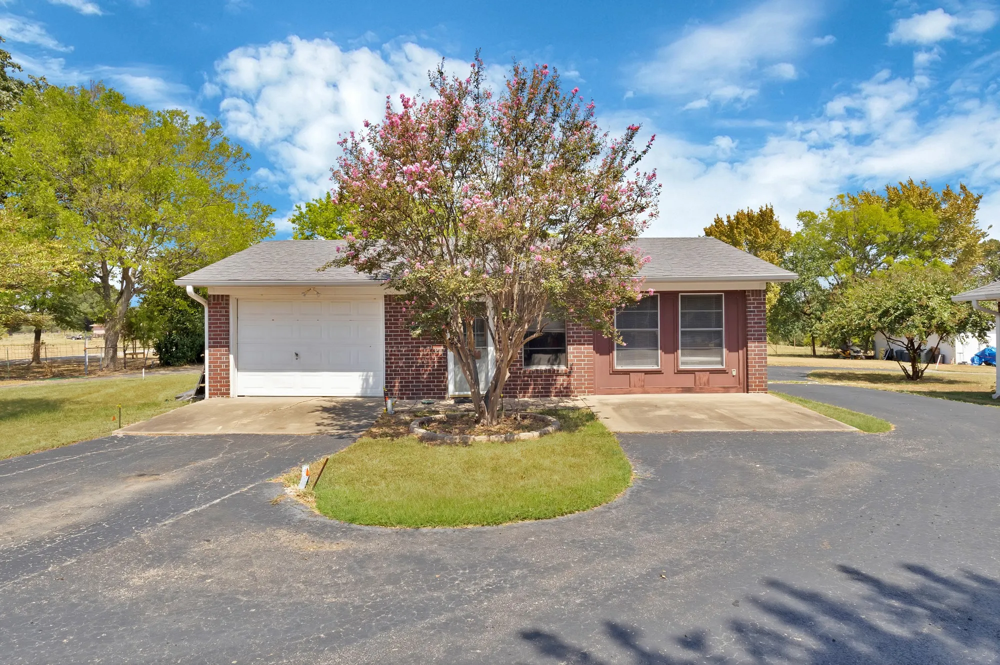 Single Family Residence For Sale in Wood County , 154 Private Road 5926, Yantis, Texas 75497, 2 Bedroom, 2 Bathroom, 3 Garage spaces, 1,915 Sqft, built in 1994, mls#21375709, Real Estate Agent in Yantis, Homes For Sale in Wood county, Homes For Sale in Yantis, Realtor in Yantis Texas, Real Estate Brokerage Independent Realty Texas, Luminita Cordes Realtor