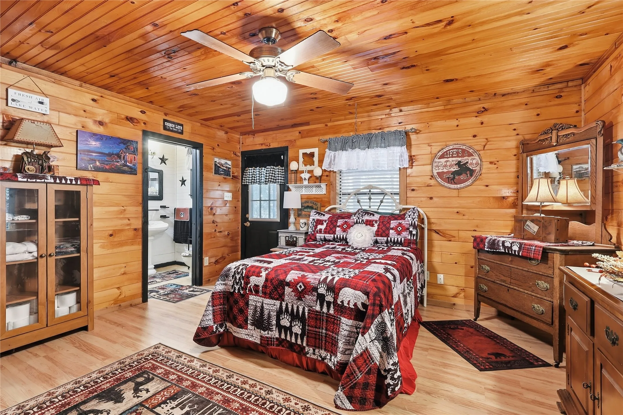 Single Family Residence For Sale in Franklin (TX) County , 70 Red Oak Circle, Scroggins, Texas 75480, 2 Bedroom, 2 Bathroom, 2 Garage spaces, 1,344 Sqft, built in 1993, mls#21387620, Real Estate Agent in Scroggins, Homes For Sale in Franklin (TX) county, Homes For Sale in Scroggins, Realtor in Scroggins Texas, Real Estate Brokerage Independent Realty Texas, Luminita Cordes Realtor
