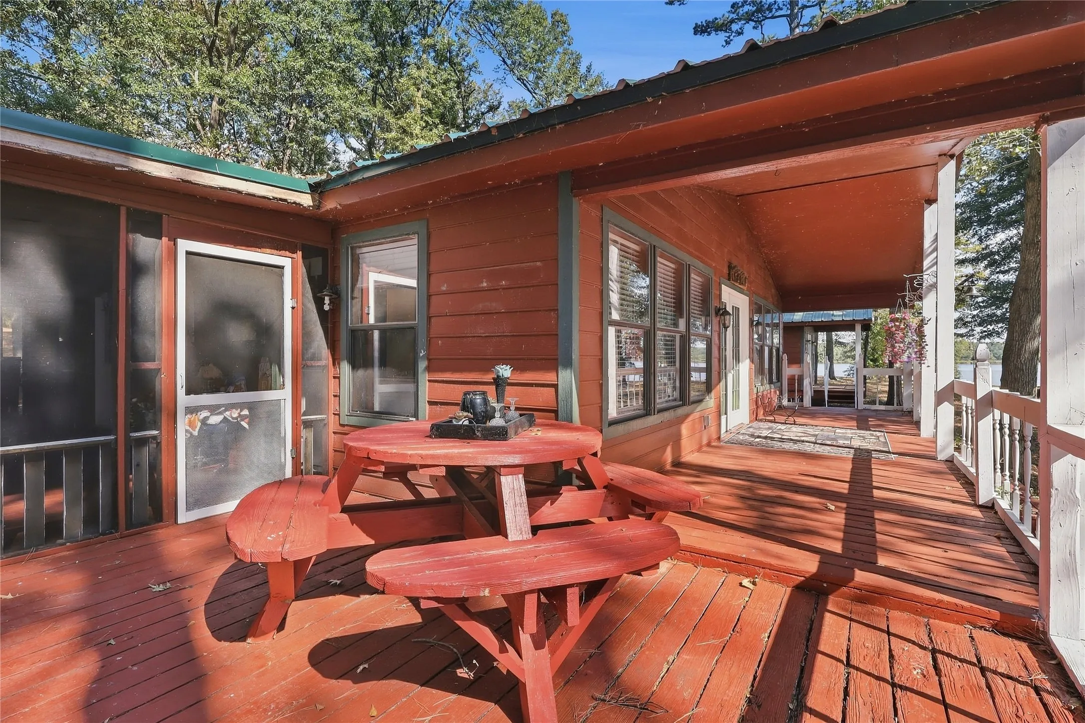 Single Family Residence For Sale in Franklin (TX) County , 70 Red Oak Circle, Scroggins, Texas 75480, 2 Bedroom, 2 Bathroom, 2 Garage spaces, 1,344 Sqft, built in 1993, mls#21387620, Real Estate Agent in Scroggins, Homes For Sale in Franklin (TX) county, Homes For Sale in Scroggins, Realtor in Scroggins Texas, Real Estate Brokerage Independent Realty Texas, Luminita Cordes Realtor