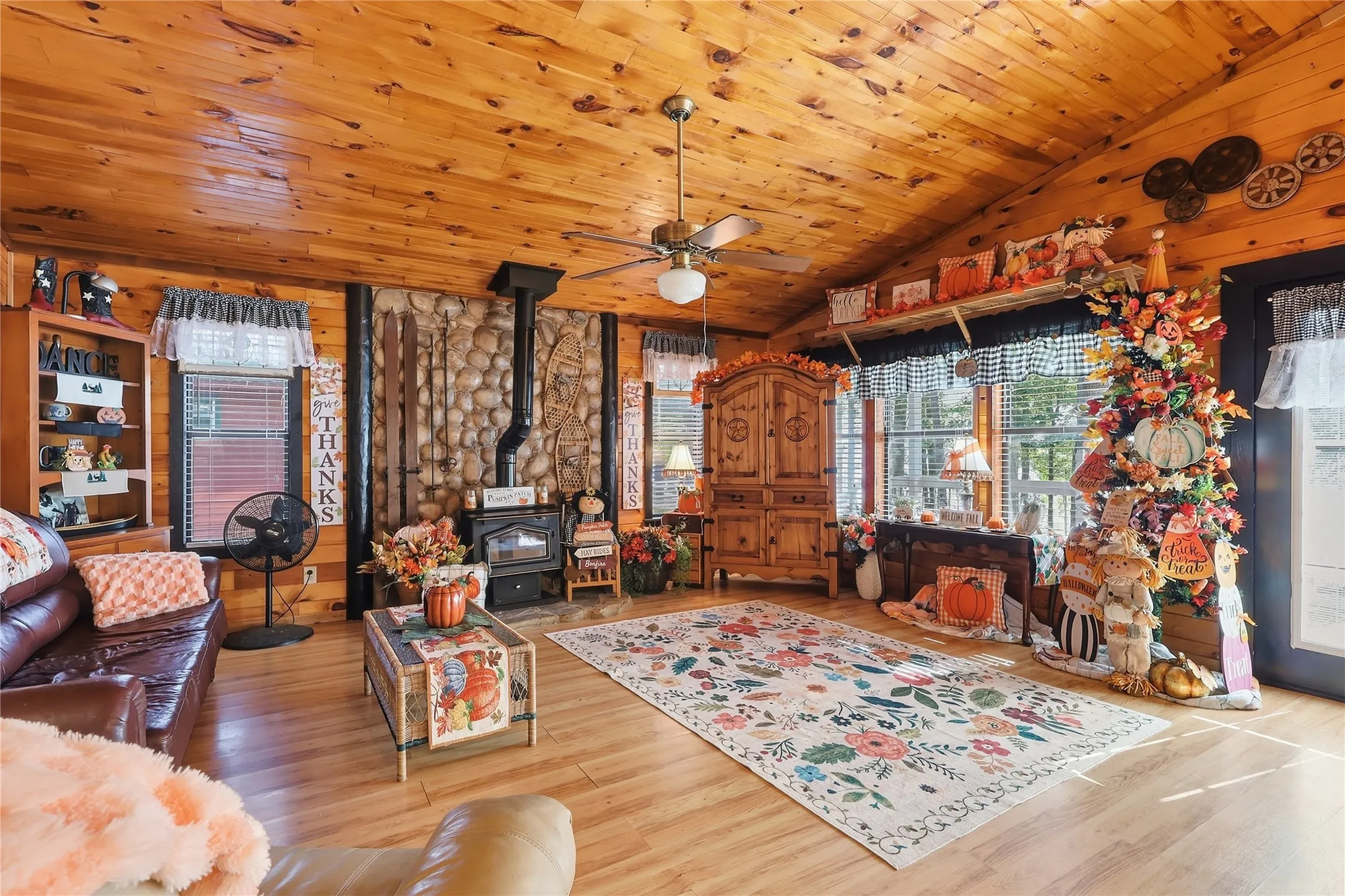 Single Family Residence For Sale in Franklin (TX) County , 70 Red Oak Circle, Scroggins, Texas 75480, 2 Bedroom, 2 Bathroom, 2 Garage spaces, 1,344 Sqft, built in 1993, mls#21387620, Real Estate Agent in Scroggins, Homes For Sale in Franklin (TX) county, Homes For Sale in Scroggins, Realtor in Scroggins Texas, Real Estate Brokerage Independent Realty Texas, Luminita Cordes Realtor