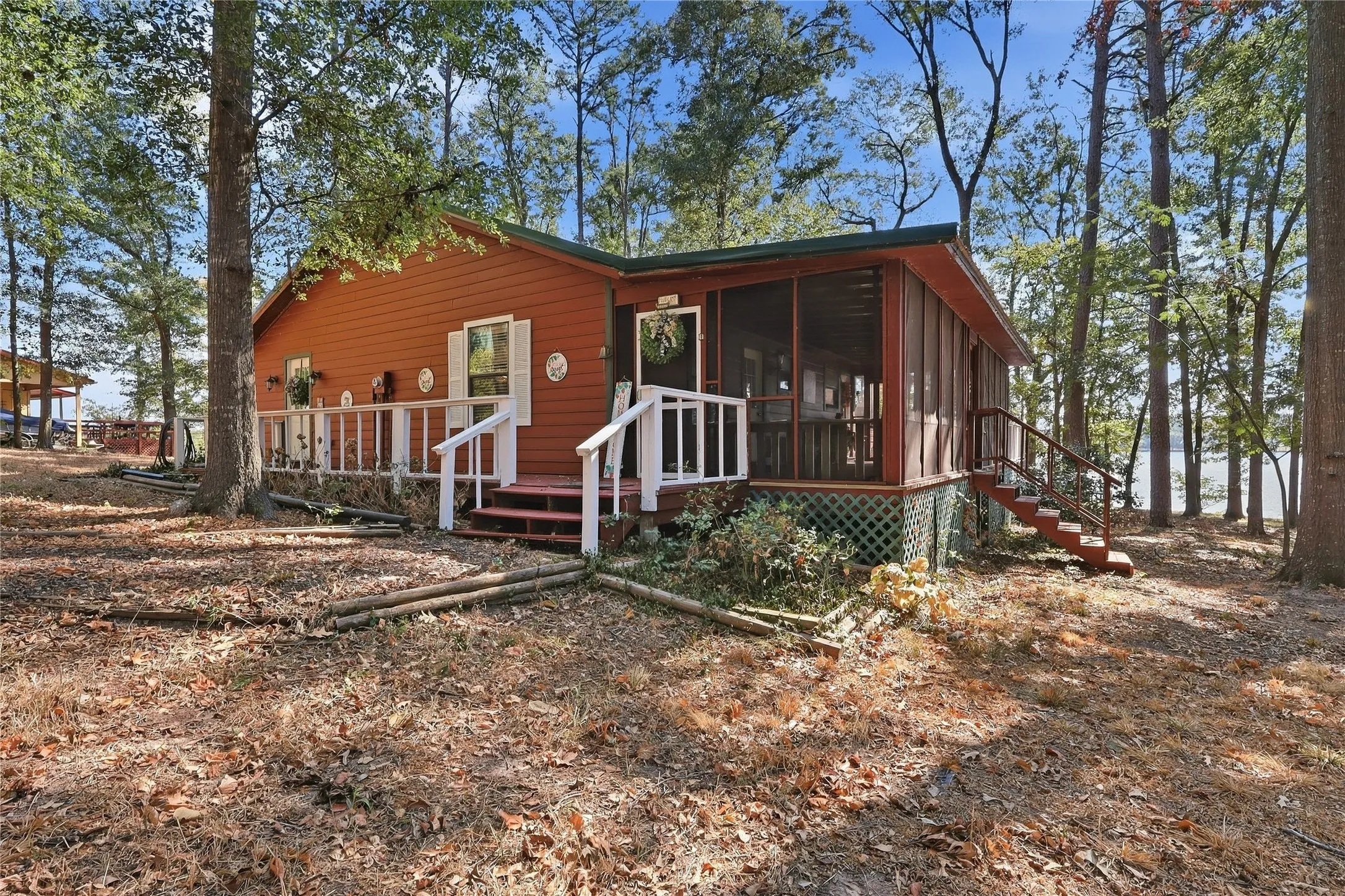 Single Family Residence For Sale in Franklin (TX) County , 70 Red Oak Circle, Scroggins, Texas 75480, 2 Bedroom, 2 Bathroom, 2 Garage spaces, 1,344 Sqft, built in 1993, mls#21387620, Real Estate Agent in Scroggins, Homes For Sale in Franklin (TX) county, Homes For Sale in Scroggins, Realtor in Scroggins Texas, Real Estate Brokerage Independent Realty Texas, Luminita Cordes Realtor