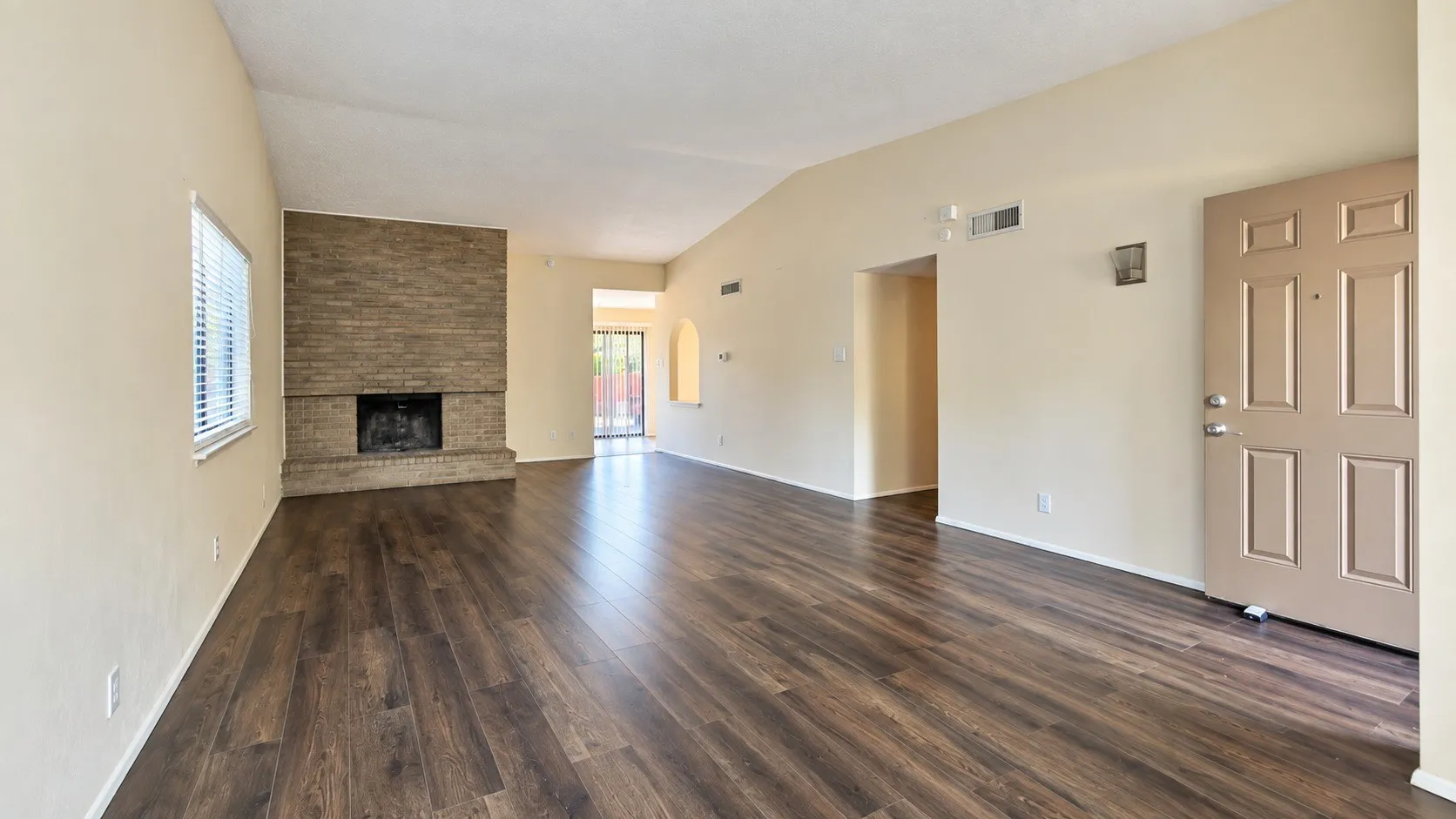 Single Family Residence For Rent in Dallas County , 7114 Chinaberry Road, Dallas, Texas 75249, 4 Bedroom, 2 Bathroom, 2 Garage spaces, 1,680 Sqft, built in 1975, mls#21387632, Real Estate Agent in Dallas, Homes For Rent in Dallas county, Homes For Rent in Dallas, Realtor in Dallas Texas, Real Estate Brokerage Independent Realty Texas, Luminita Cordes Realtor