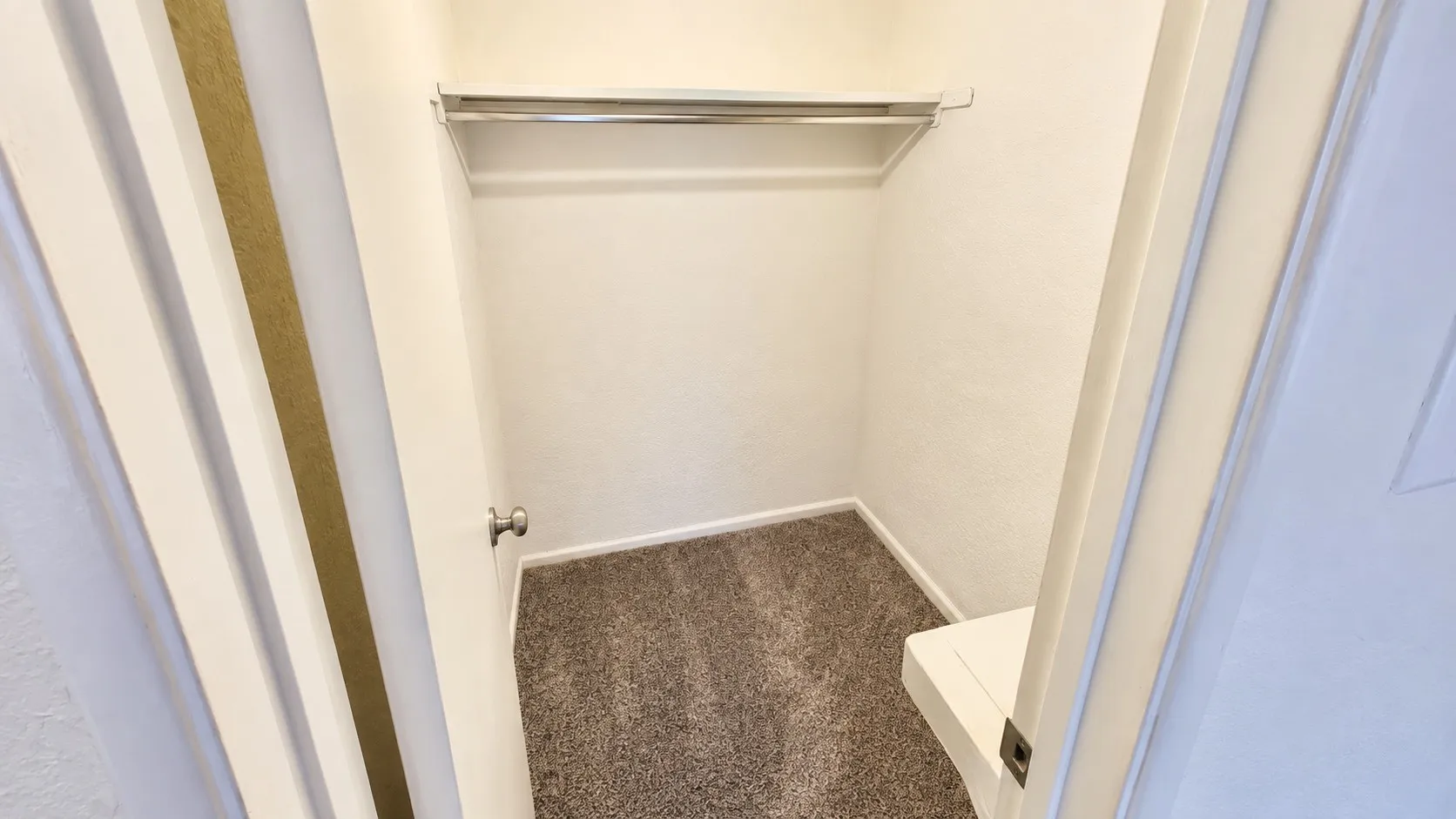Single Family Residence For Rent in Dallas County , 7114 Chinaberry Road, Dallas, Texas 75249, 4 Bedroom, 2 Bathroom, 2 Garage spaces, 1,680 Sqft, built in 1975, mls#21387632, Real Estate Agent in Dallas, Homes For Rent in Dallas county, Homes For Rent in Dallas, Realtor in Dallas Texas, Real Estate Brokerage Independent Realty Texas, Luminita Cordes Realtor