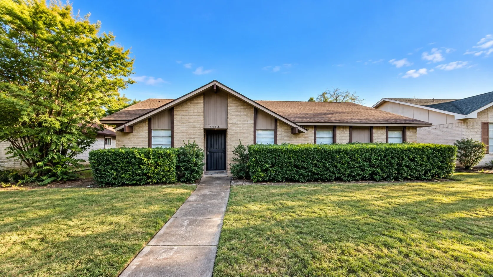 Single Family Residence For Rent in Dallas County , 7114 Chinaberry Road, Dallas, Texas 75249, 4 Bedroom, 2 Bathroom, 2 Garage spaces, 1,680 Sqft, built in 1975, mls#21387632, Real Estate Agent in Dallas, Homes For Rent in Dallas county, Homes For Rent in Dallas, Realtor in Dallas Texas, Real Estate Brokerage Independent Realty Texas, Luminita Cordes Realtor