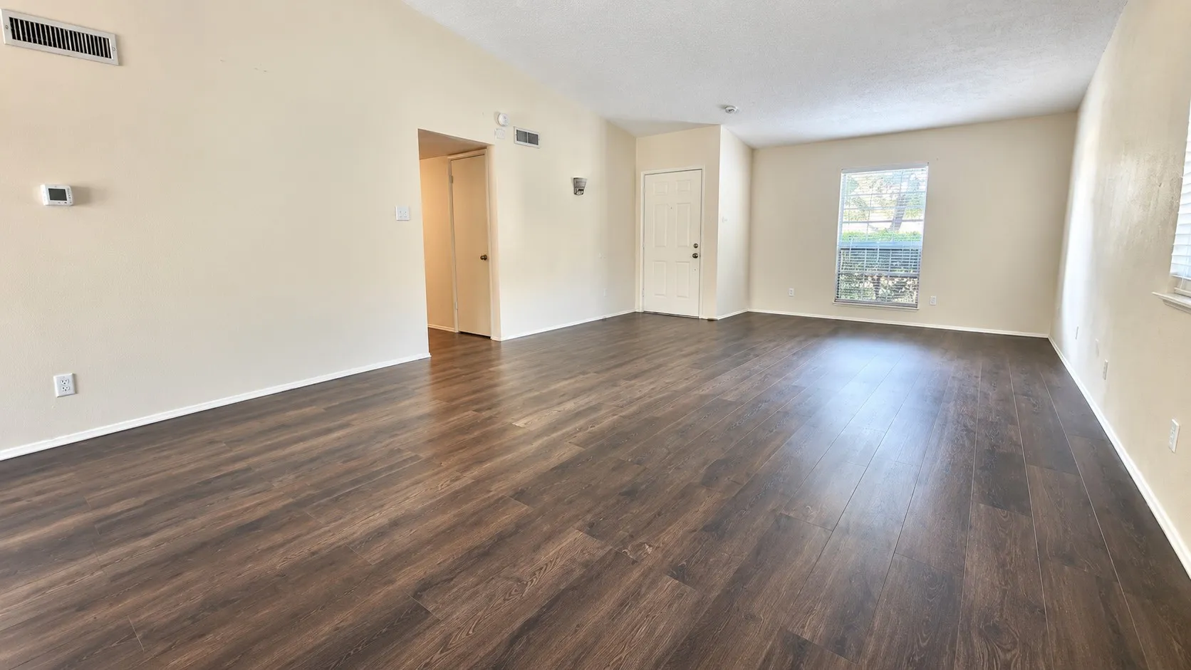 Single Family Residence For Rent in Dallas County , 7114 Chinaberry Road, Dallas, Texas 75249, 4 Bedroom, 2 Bathroom, 2 Garage spaces, 1,680 Sqft, built in 1975, mls#21387632, Real Estate Agent in Dallas, Homes For Rent in Dallas county, Homes For Rent in Dallas, Realtor in Dallas Texas, Real Estate Brokerage Independent Realty Texas, Luminita Cordes Realtor