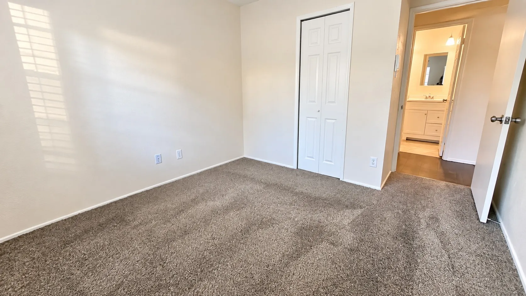 Single Family Residence For Rent in Dallas County , 7114 Chinaberry Road, Dallas, Texas 75249, 4 Bedroom, 2 Bathroom, 2 Garage spaces, 1,680 Sqft, built in 1975, mls#21387632, Real Estate Agent in Dallas, Homes For Rent in Dallas county, Homes For Rent in Dallas, Realtor in Dallas Texas, Real Estate Brokerage Independent Realty Texas, Luminita Cordes Realtor