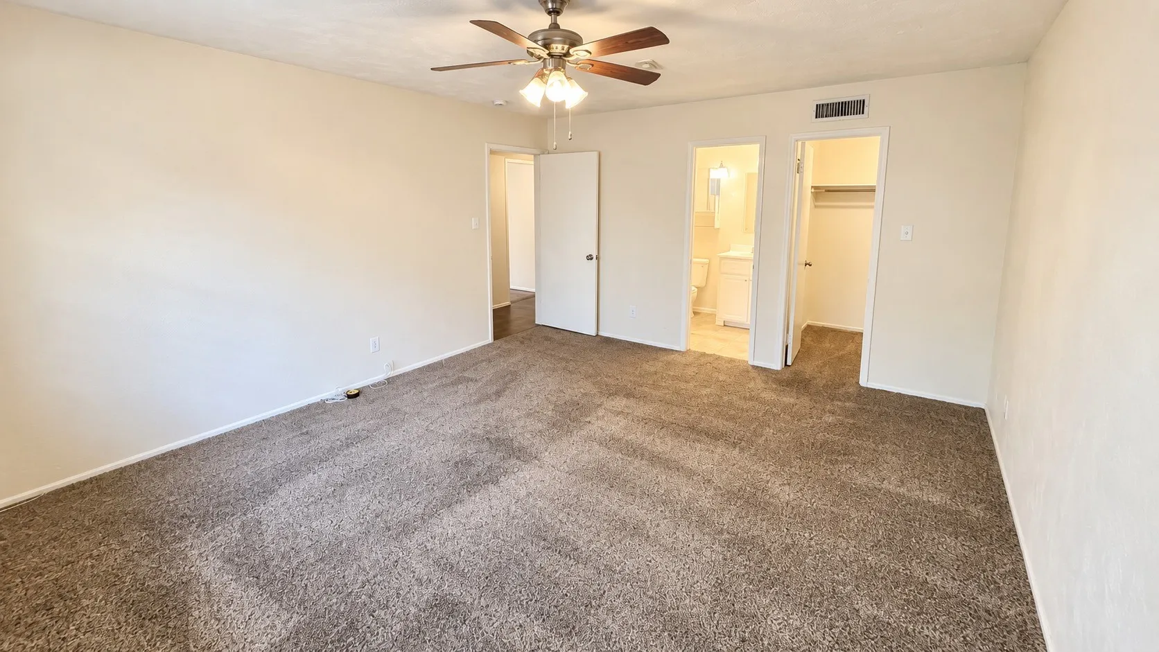 Single Family Residence For Rent in Dallas County , 7114 Chinaberry Road, Dallas, Texas 75249, 4 Bedroom, 2 Bathroom, 2 Garage spaces, 1,680 Sqft, built in 1975, mls#21387632, Real Estate Agent in Dallas, Homes For Rent in Dallas county, Homes For Rent in Dallas, Realtor in Dallas Texas, Real Estate Brokerage Independent Realty Texas, Luminita Cordes Realtor