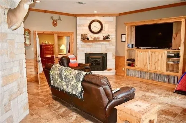 Single Family Residence For Sale in Cooke County , 4411 County Road 127, Whitesboro, Texas 76273, 3 Bedroom, 2 Bathroom, Garage spaces, 2,800 Sqft, built in 2007, mls#21387644, Real Estate Agent in Whitesboro, Homes For Sale in Cooke county, Homes For Sale in Whitesboro, Realtor in Whitesboro Texas, Real Estate Brokerage Independent Realty Texas, Luminita Cordes Realtor