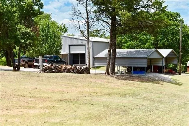Single Family Residence For Sale in Cooke County , 4411 County Road 127, Whitesboro, Texas 76273, 3 Bedroom, 2 Bathroom, Garage spaces, 2,800 Sqft, built in 2007, mls#21387644, Real Estate Agent in Whitesboro, Homes For Sale in Cooke county, Homes For Sale in Whitesboro, Realtor in Whitesboro Texas, Real Estate Brokerage Independent Realty Texas, Luminita Cordes Realtor