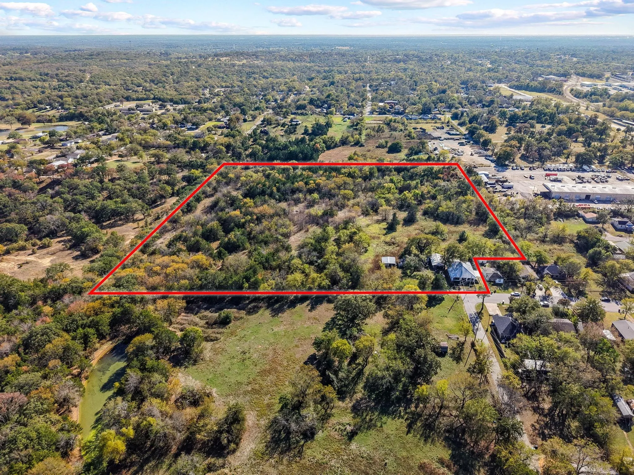 Expansive land parcel featuring dense tree coverage