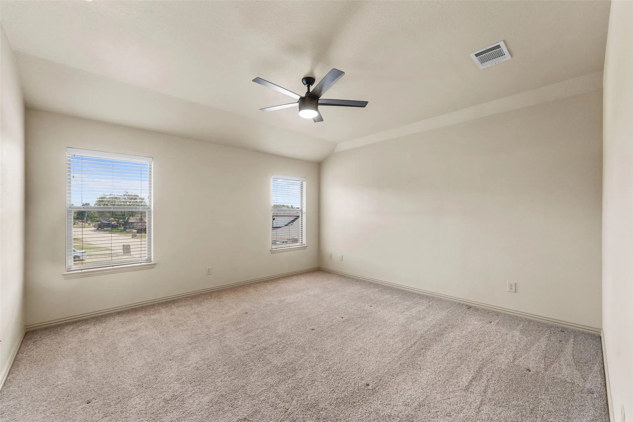 Townhouse For Rent in Rockwall County , 511 Mariner Drive, Rockwall, Texas 75032, 3 Bedroom, 3 Bathroom, 2 Garage spaces, 1,874 Sqft, built in 2003, mls#21387660, Real Estate Agent in Rockwall, Homes For Rent in Rockwall county, Homes For Rent in Rockwall, Realtor in Rockwall Texas, Real Estate Brokerage Independent Realty Texas, Luminita Cordes Realtor