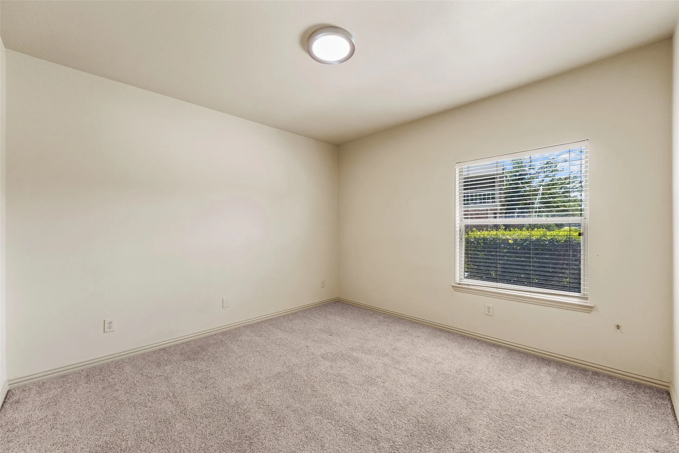 Townhouse For Rent in Rockwall County , 511 Mariner Drive, Rockwall, Texas 75032, 3 Bedroom, 3 Bathroom, 2 Garage spaces, 1,874 Sqft, built in 2003, mls#21387660, Real Estate Agent in Rockwall, Homes For Rent in Rockwall county, Homes For Rent in Rockwall, Realtor in Rockwall Texas, Real Estate Brokerage Independent Realty Texas, Luminita Cordes Realtor