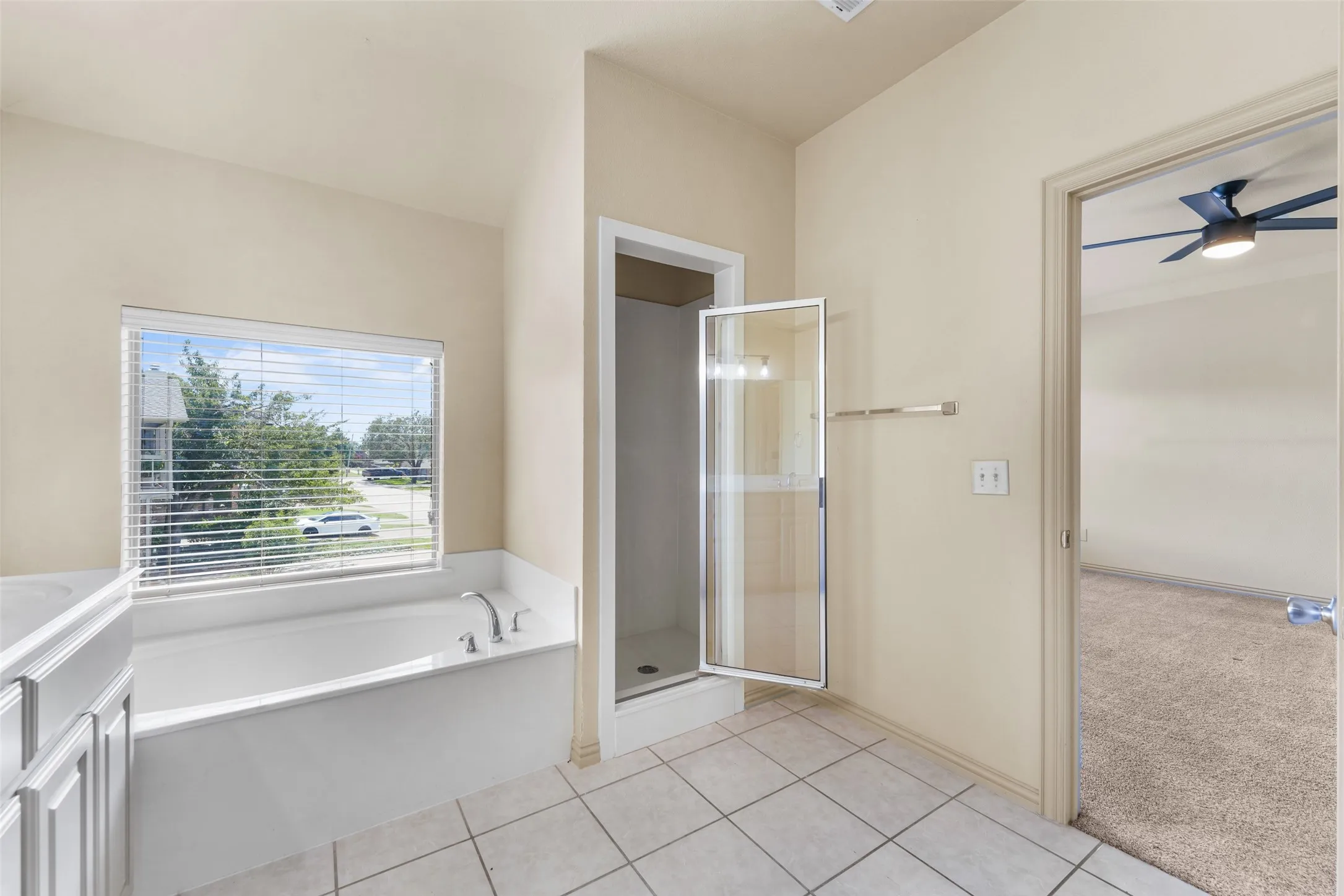 Townhouse For Rent in Rockwall County , 511 Mariner Drive, Rockwall, Texas 75032, 3 Bedroom, 3 Bathroom, 2 Garage spaces, 1,874 Sqft, built in 2003, mls#21387660, Real Estate Agent in Rockwall, Homes For Rent in Rockwall county, Homes For Rent in Rockwall, Realtor in Rockwall Texas, Real Estate Brokerage Independent Realty Texas, Luminita Cordes Realtor
