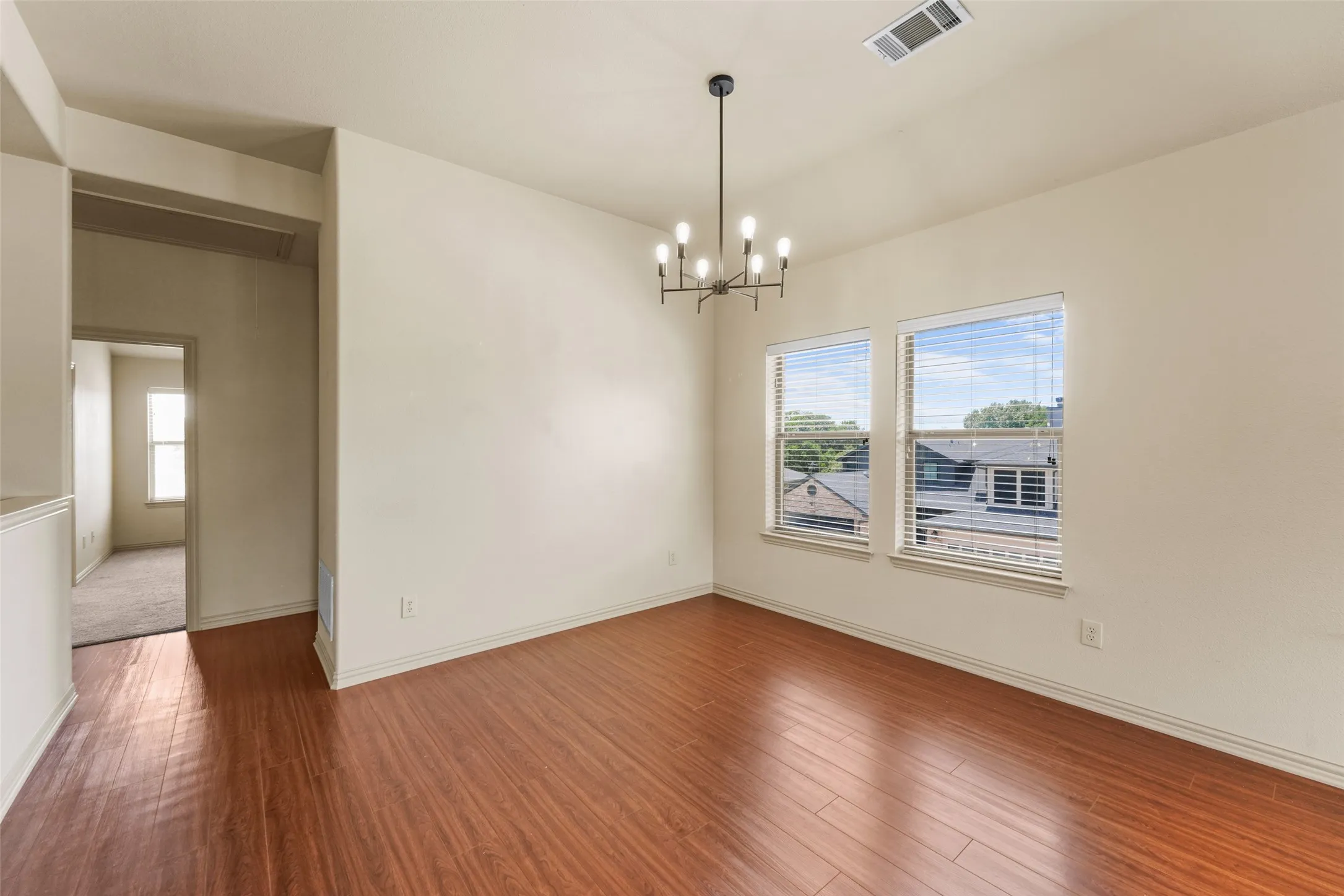 Townhouse For Rent in Rockwall County , 511 Mariner Drive, Rockwall, Texas 75032, 3 Bedroom, 3 Bathroom, 2 Garage spaces, 1,874 Sqft, built in 2003, mls#21387660, Real Estate Agent in Rockwall, Homes For Rent in Rockwall county, Homes For Rent in Rockwall, Realtor in Rockwall Texas, Real Estate Brokerage Independent Realty Texas, Luminita Cordes Realtor