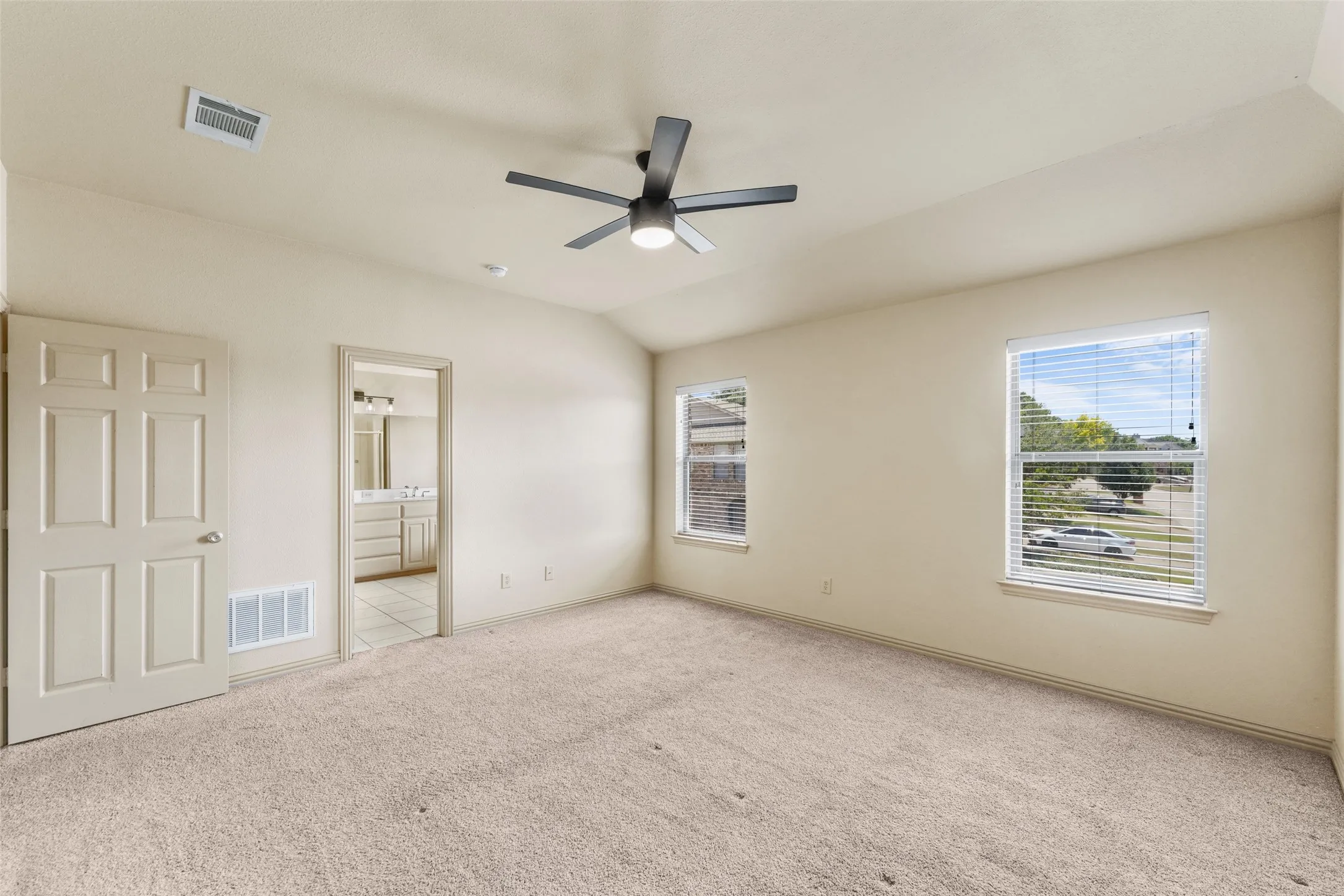 Townhouse For Rent in Rockwall County , 511 Mariner Drive, Rockwall, Texas 75032, 3 Bedroom, 3 Bathroom, 2 Garage spaces, 1,874 Sqft, built in 2003, mls#21387660, Real Estate Agent in Rockwall, Homes For Rent in Rockwall county, Homes For Rent in Rockwall, Realtor in Rockwall Texas, Real Estate Brokerage Independent Realty Texas, Luminita Cordes Realtor