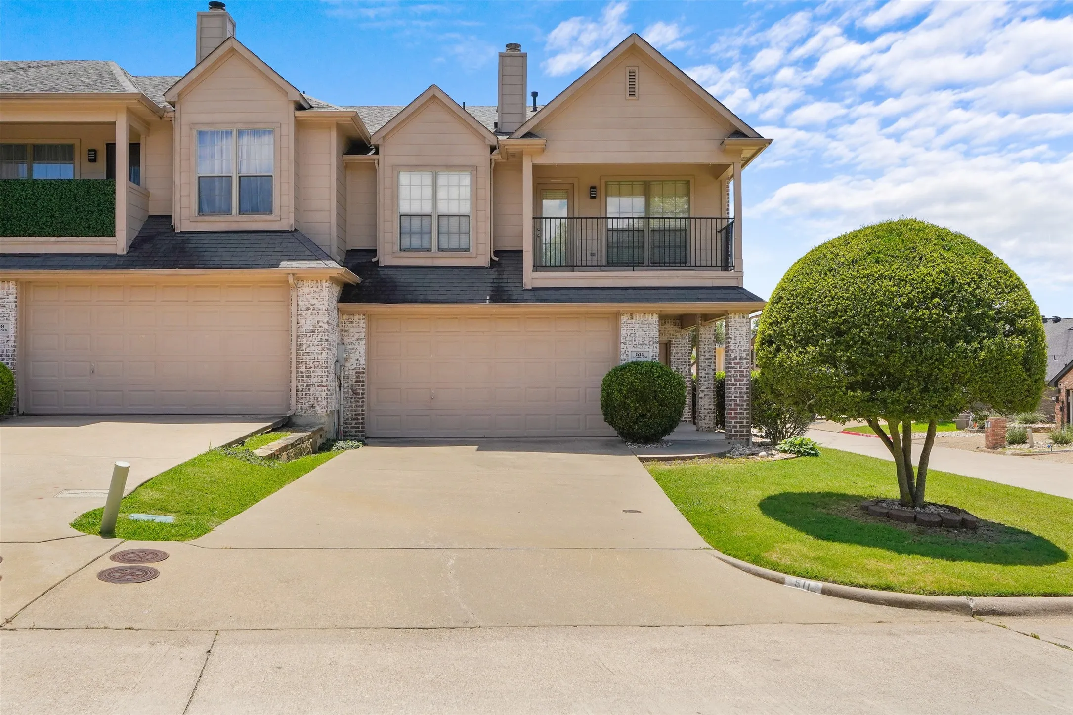 Townhouse For Rent in Rockwall County , 511 Mariner Drive, Rockwall, Texas 75032, 3 Bedroom, 3 Bathroom, 2 Garage spaces, 1,874 Sqft, built in 2003, mls#21387660, Real Estate Agent in Rockwall, Homes For Rent in Rockwall county, Homes For Rent in Rockwall, Realtor in Rockwall Texas, Real Estate Brokerage Independent Realty Texas, Luminita Cordes Realtor