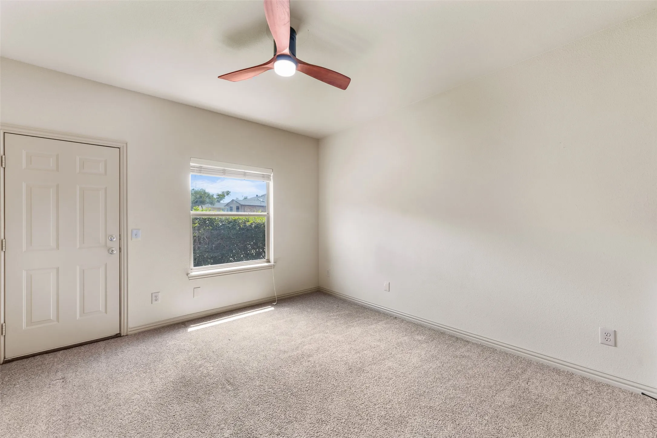 Townhouse For Rent in Rockwall County , 511 Mariner Drive, Rockwall, Texas 75032, 3 Bedroom, 3 Bathroom, 2 Garage spaces, 1,874 Sqft, built in 2003, mls#21387660, Real Estate Agent in Rockwall, Homes For Rent in Rockwall county, Homes For Rent in Rockwall, Realtor in Rockwall Texas, Real Estate Brokerage Independent Realty Texas, Luminita Cordes Realtor
