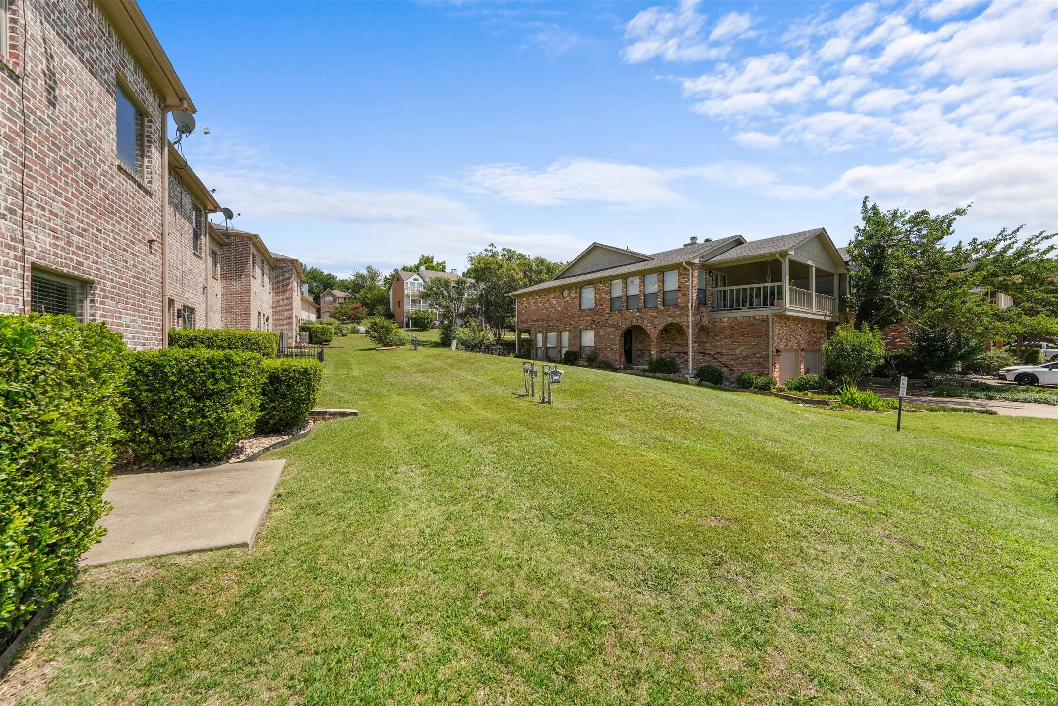 Townhouse For Rent in Rockwall County , 511 Mariner Drive, Rockwall, Texas 75032, 3 Bedroom, 3 Bathroom, 2 Garage spaces, 1,874 Sqft, built in 2003, mls#21387660, Real Estate Agent in Rockwall, Homes For Rent in Rockwall county, Homes For Rent in Rockwall, Realtor in Rockwall Texas, Real Estate Brokerage Independent Realty Texas, Luminita Cordes Realtor