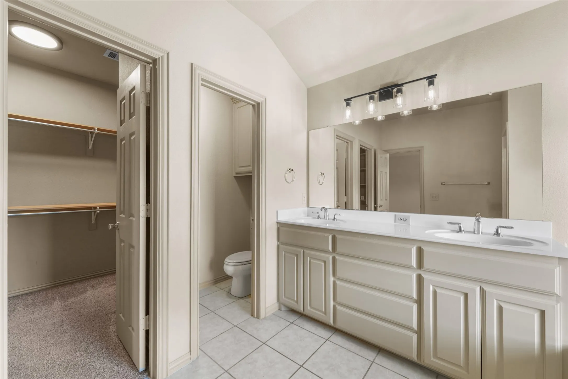 Townhouse For Rent in Rockwall County , 511 Mariner Drive, Rockwall, Texas 75032, 3 Bedroom, 3 Bathroom, 2 Garage spaces, 1,874 Sqft, built in 2003, mls#21387660, Real Estate Agent in Rockwall, Homes For Rent in Rockwall county, Homes For Rent in Rockwall, Realtor in Rockwall Texas, Real Estate Brokerage Independent Realty Texas, Luminita Cordes Realtor