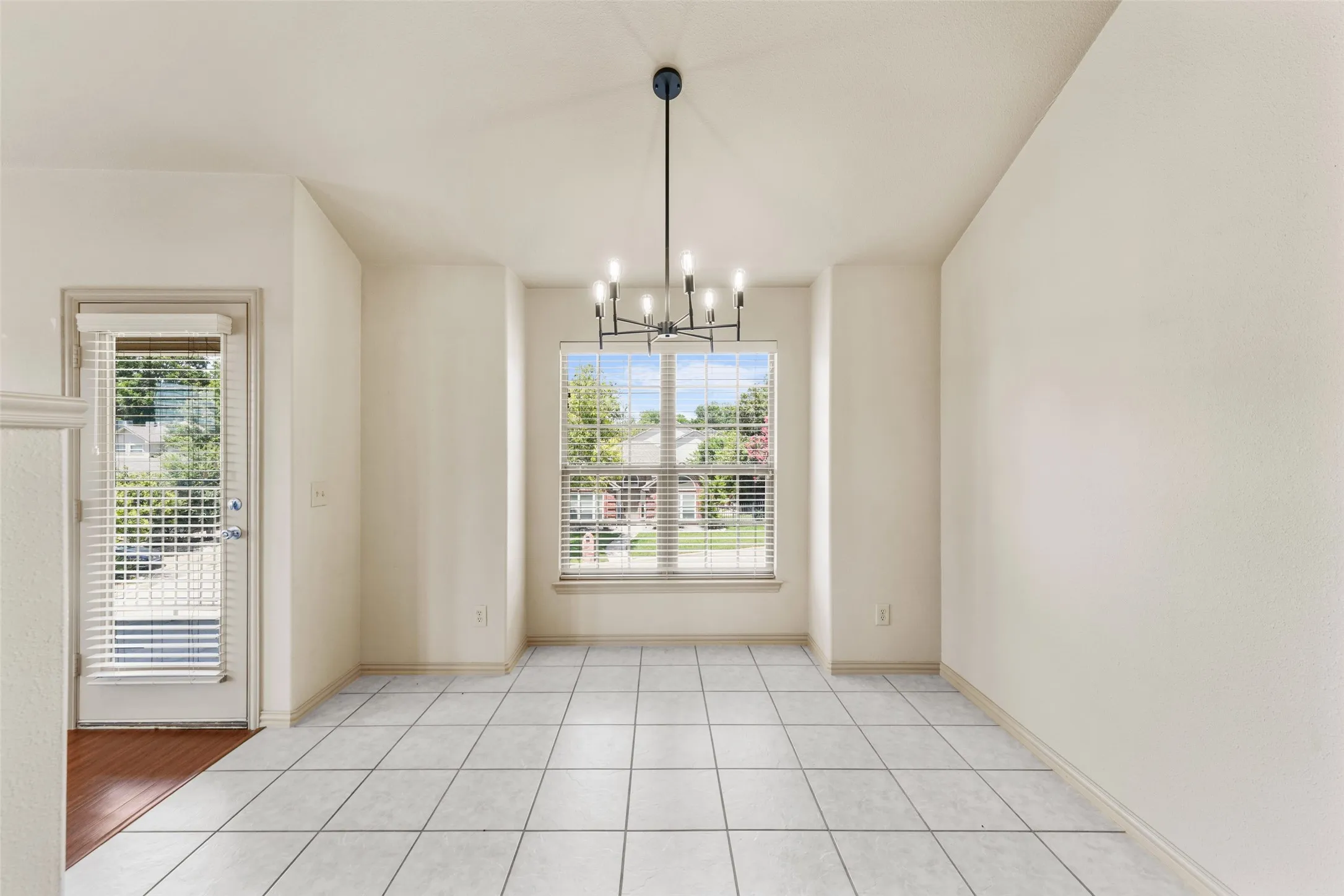 Townhouse For Rent in Rockwall County , 511 Mariner Drive, Rockwall, Texas 75032, 3 Bedroom, 3 Bathroom, 2 Garage spaces, 1,874 Sqft, built in 2003, mls#21387660, Real Estate Agent in Rockwall, Homes For Rent in Rockwall county, Homes For Rent in Rockwall, Realtor in Rockwall Texas, Real Estate Brokerage Independent Realty Texas, Luminita Cordes Realtor